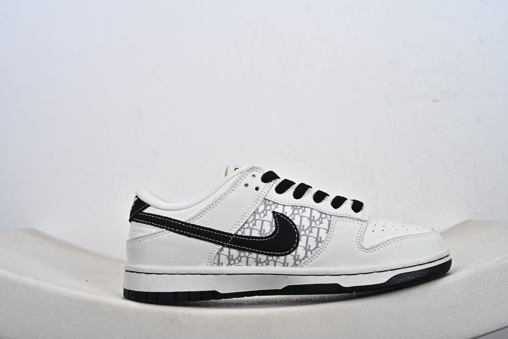 NIKE SB Dunk Low RETRO YF9511-924 NIKE SB Dunk Low RETRO YF9511-924