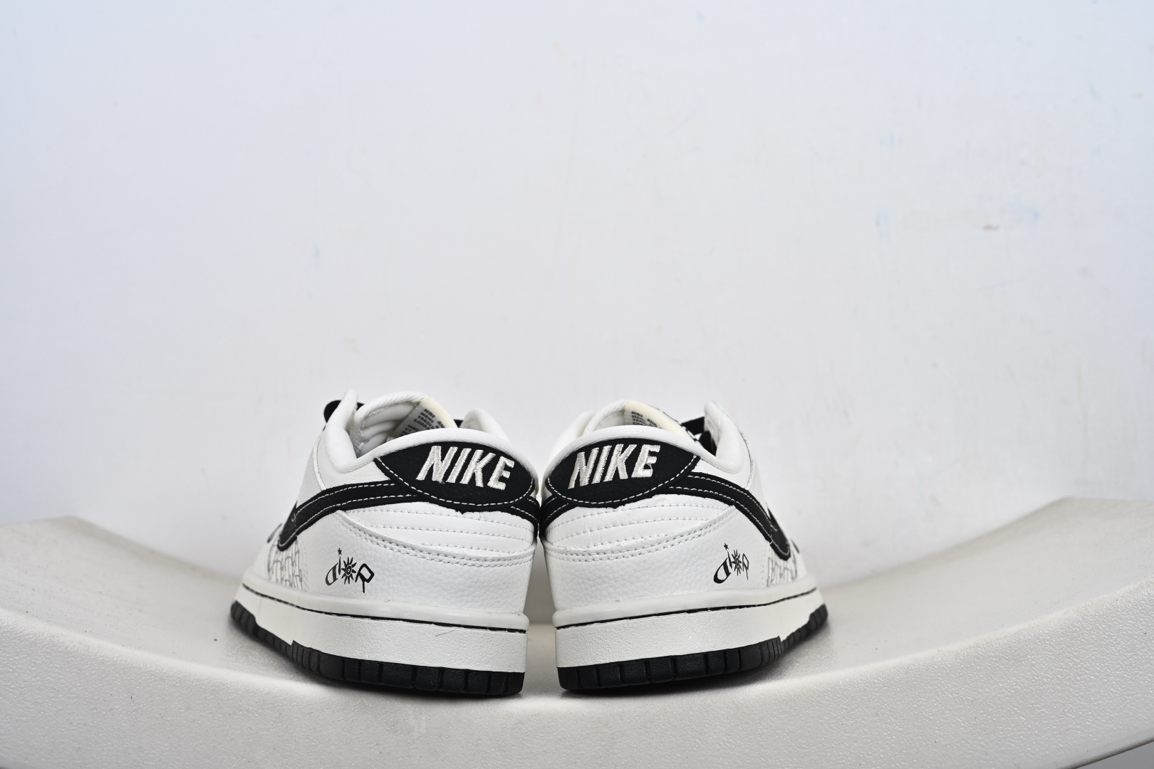 NIKE SB Dunk Low RETRO YF9511-924 NIKE SB Dunk Low RETRO YF9511-924