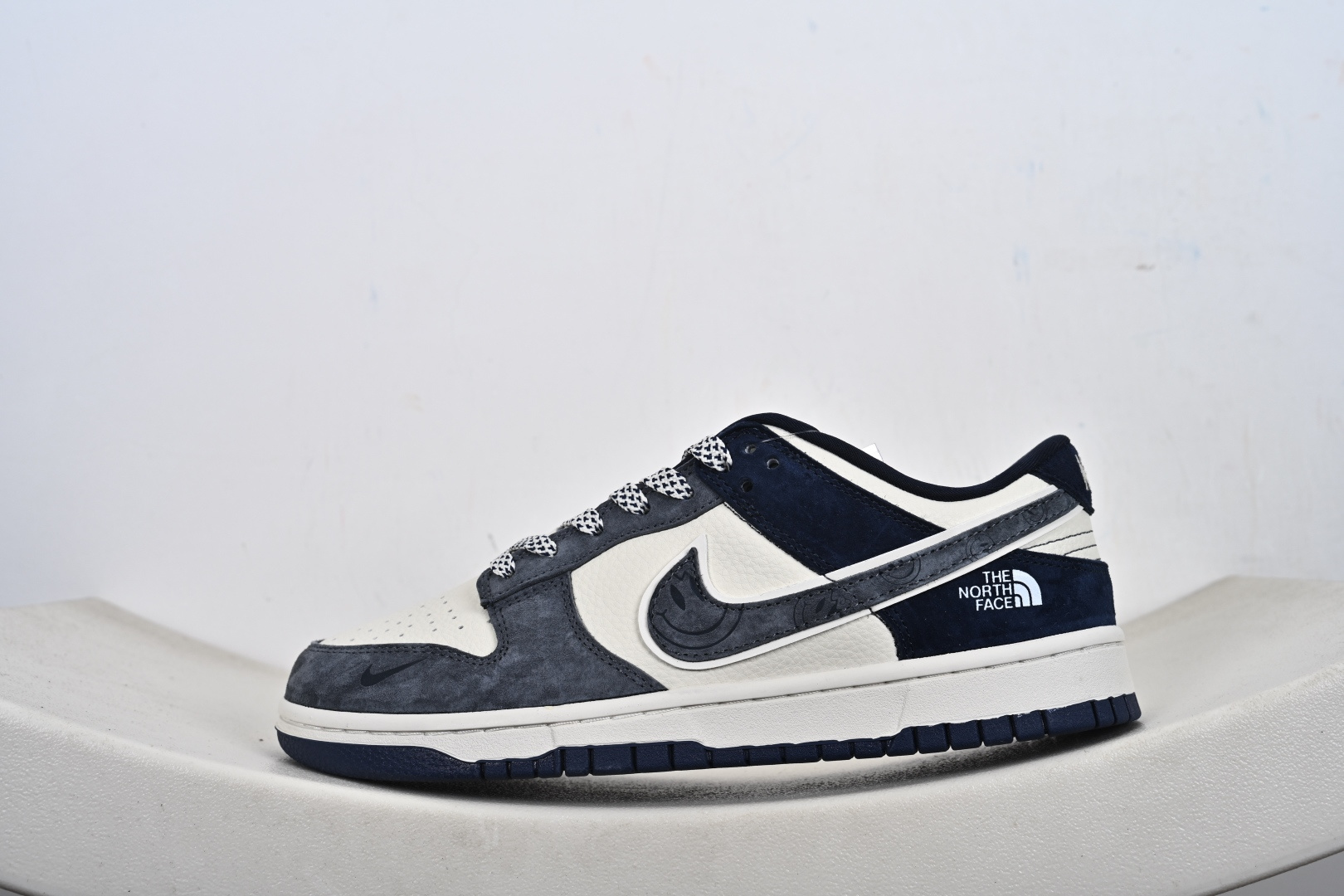 Nike SB Dunk Low 北面联名 米灰蓝笑脸 周年高端定制 低帮休闲板鞋 MN1688-102