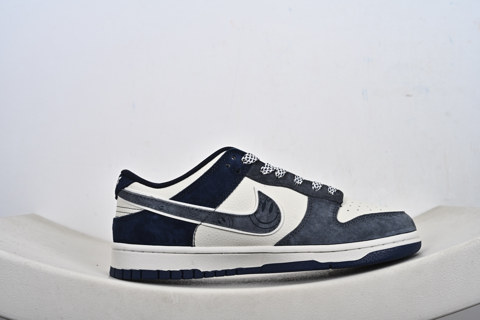 Nike SB Dunk Low 北面联名 米灰蓝笑脸 周年高端定制 低帮休闲板鞋 MN1688-102