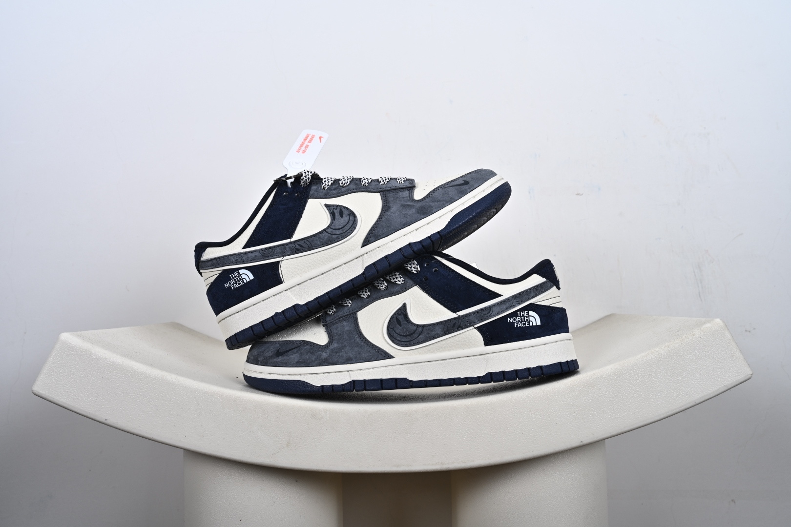 Nike SB Dunk Low 北面联名 米灰蓝笑脸 周年高端定制 低帮休闲板鞋 MN1688-102