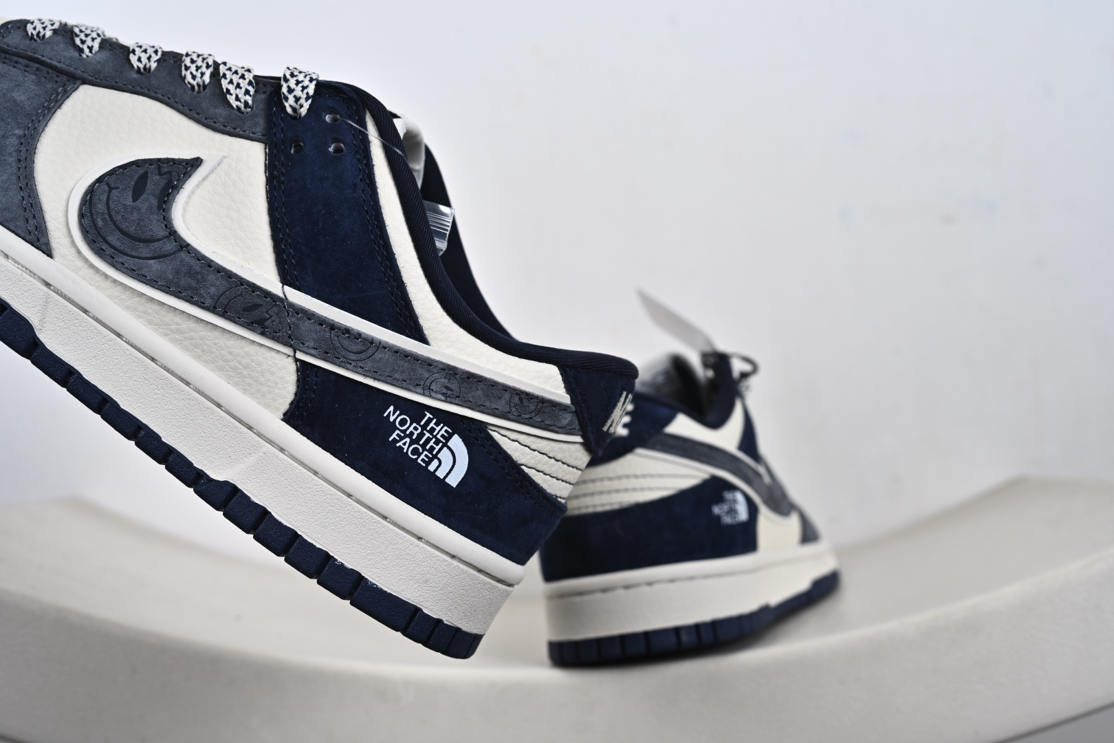 Nike SB Dunk Low 北面联名 米灰蓝笑脸 周年高端定制 低帮休闲板鞋 MN1688-102