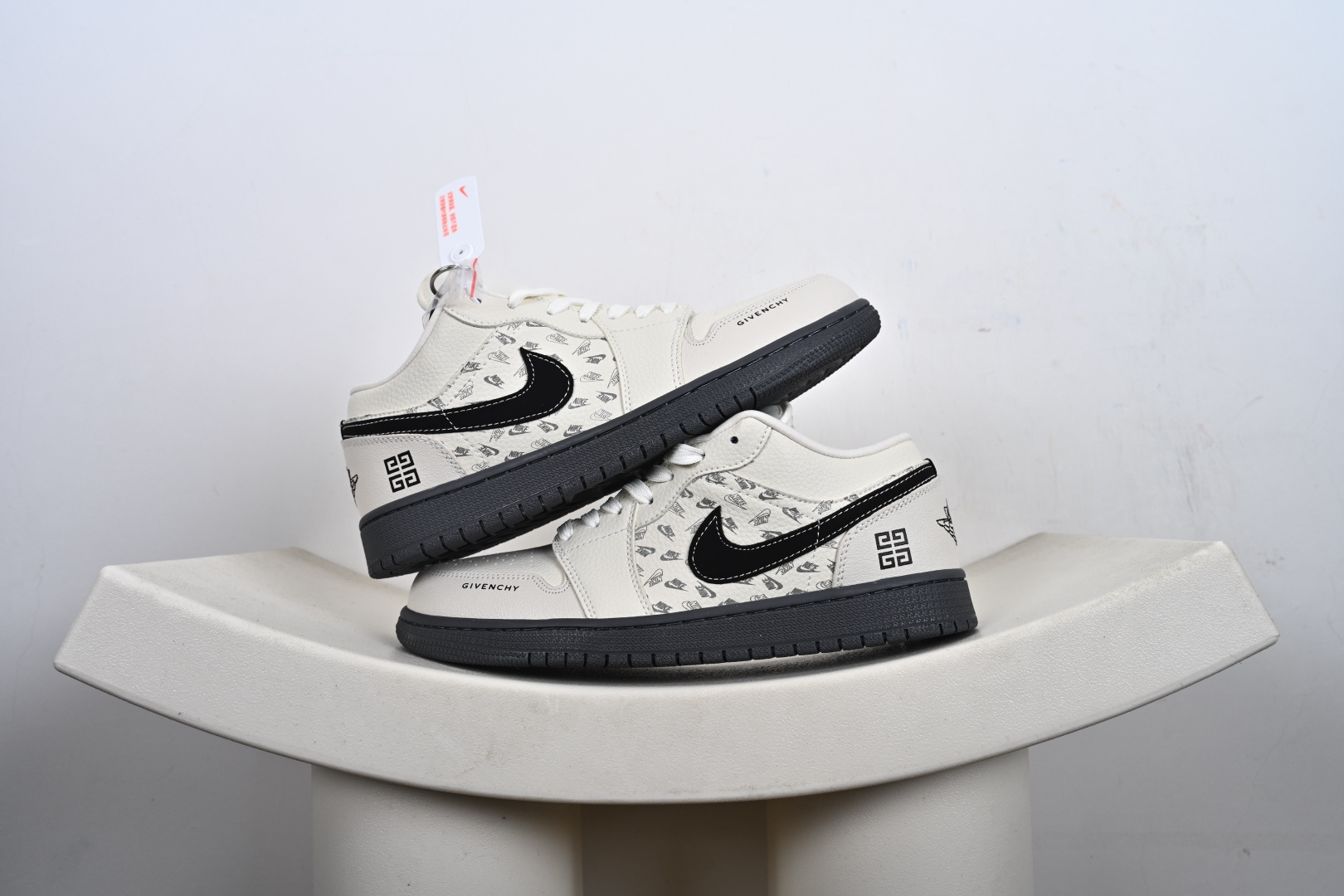 Nike Jordan Air Jordan 1“ 纪梵希联名——米灰NIKE印花” 高端定制 低帮 复古 减震 防滑 耐磨 篮球鞋 QL1988-001