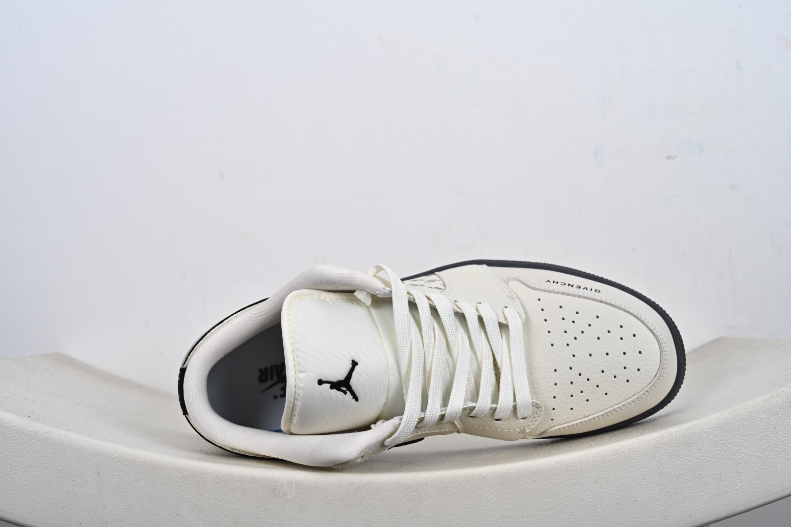 Nike Jordan Air Jordan 1“ 纪梵希联名——米灰NIKE印花” 高端定制 低帮 复古 减震 防滑 耐磨 篮球鞋 QL1988-001