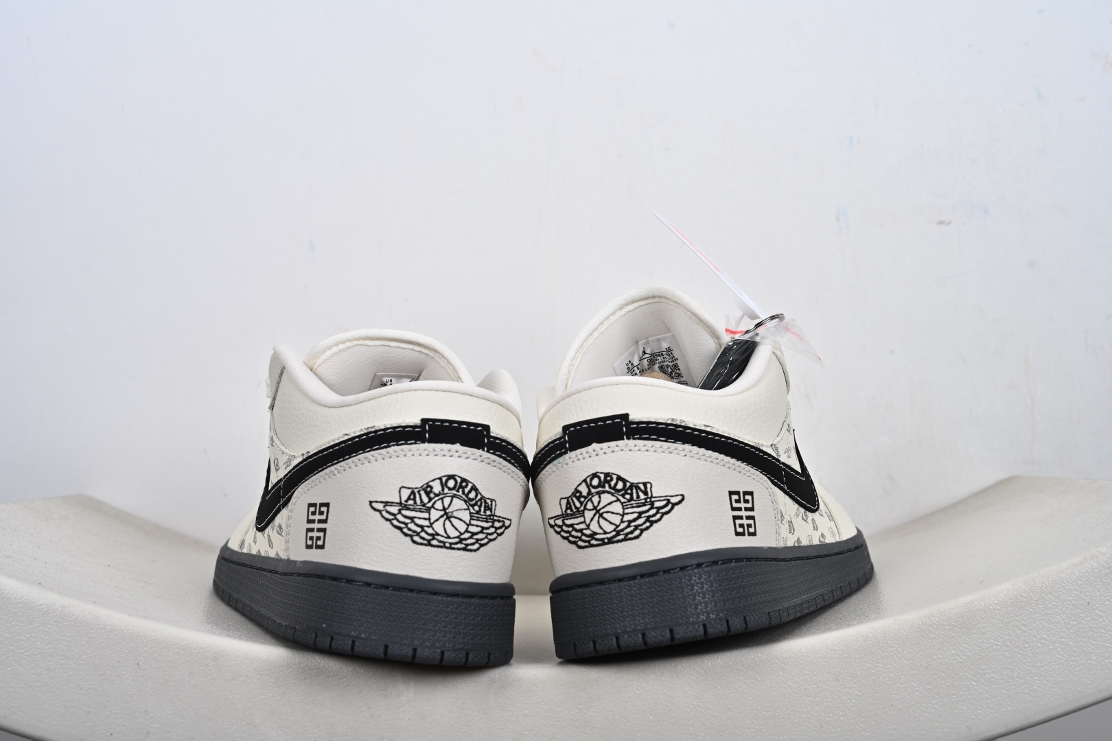 Nike Jordan Air Jordan 1“ 纪梵希联名——米灰NIKE印花” 高端定制 低帮 复古 减震 防滑 耐磨 篮球鞋 QL1988-001