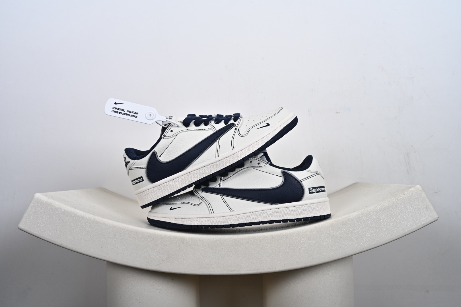 本地💰150支持放店
The North Face x Supreme x Travis Scott x Air Jordan 1 Low乔丹1代低帮倒钩 定制配色 原厂内置气垫魔块 A模大底 头层小牛皮 鞋舌AJ原厂专用牛津布+AJ专用反口珍珠布+原厂无杂质高弹内里海棉+特殊封边弹力鞋带 
货号:DM7866-001、
SIZE：36 36.5 37.5 38 38.5 39 40 40.5 41 42 42.5 43 44 44.5 45 46-L2-E2