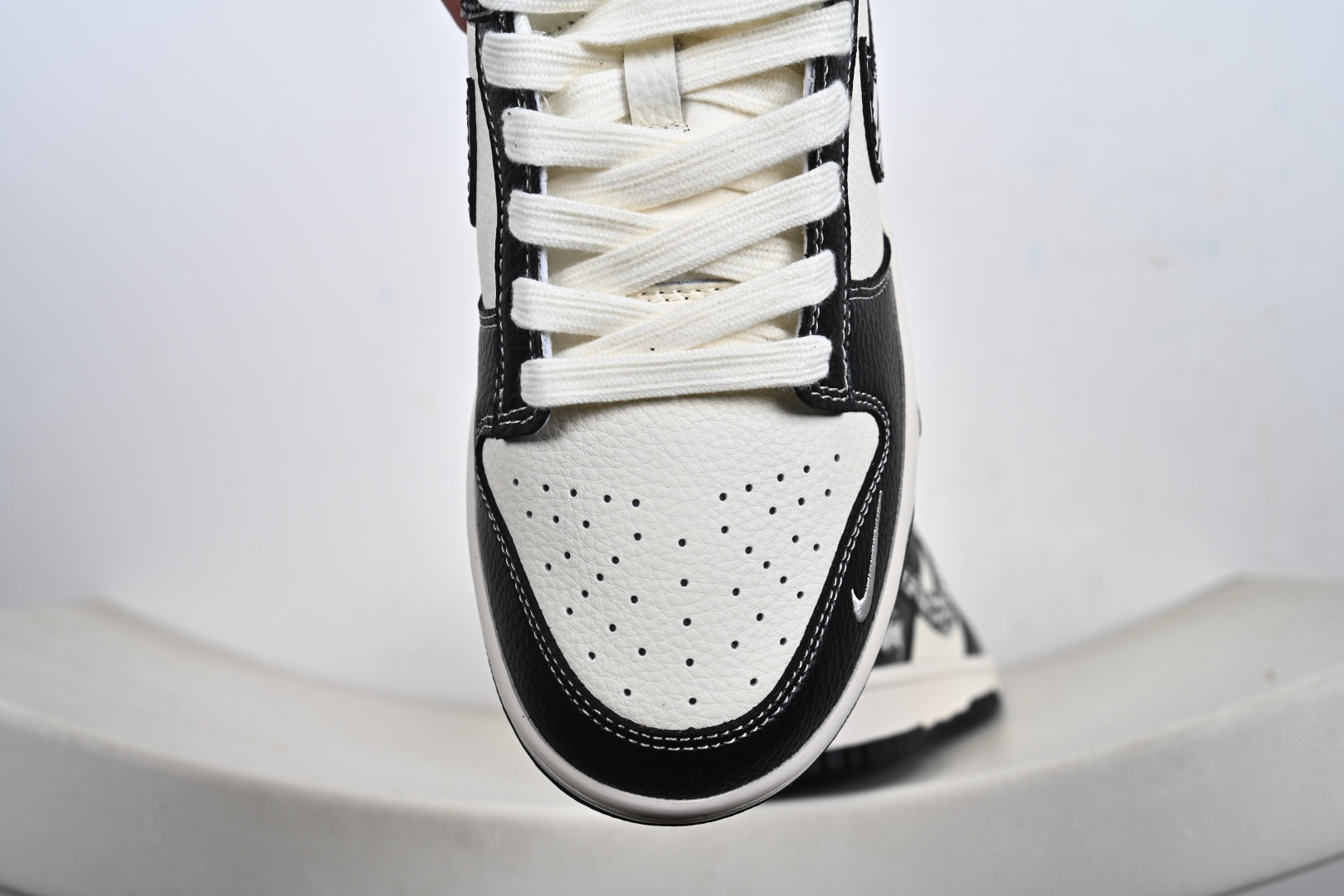 Nike SB Dunk Low 斯图西联名 QW5836-029