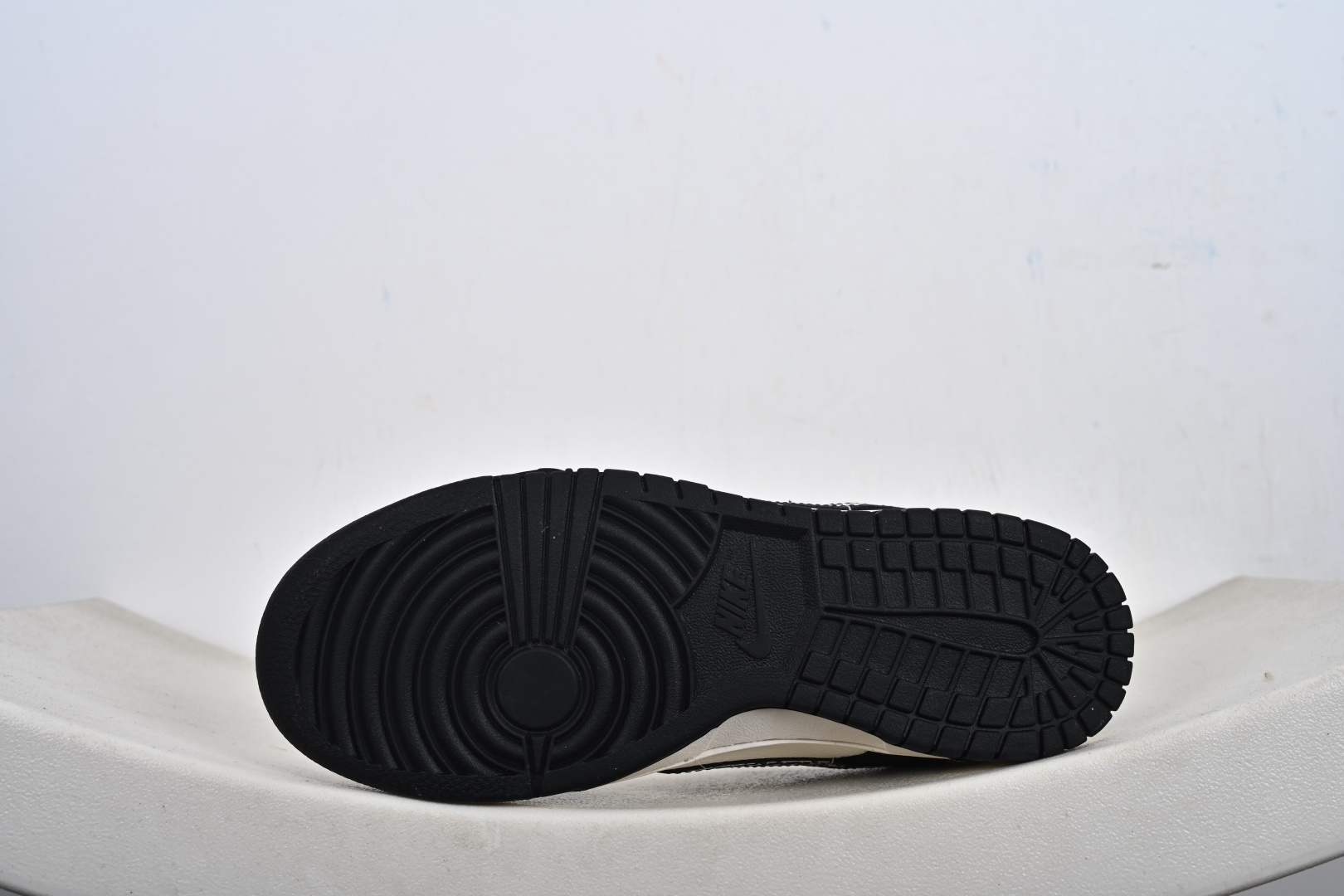 Nike SB Dunk Low 斯图西联名 QW5836-029