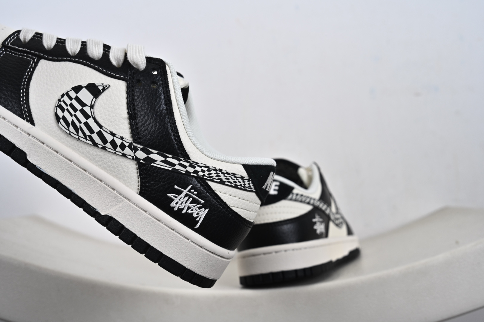 Nike SB Dunk Low 斯图西联名 QW5836-029