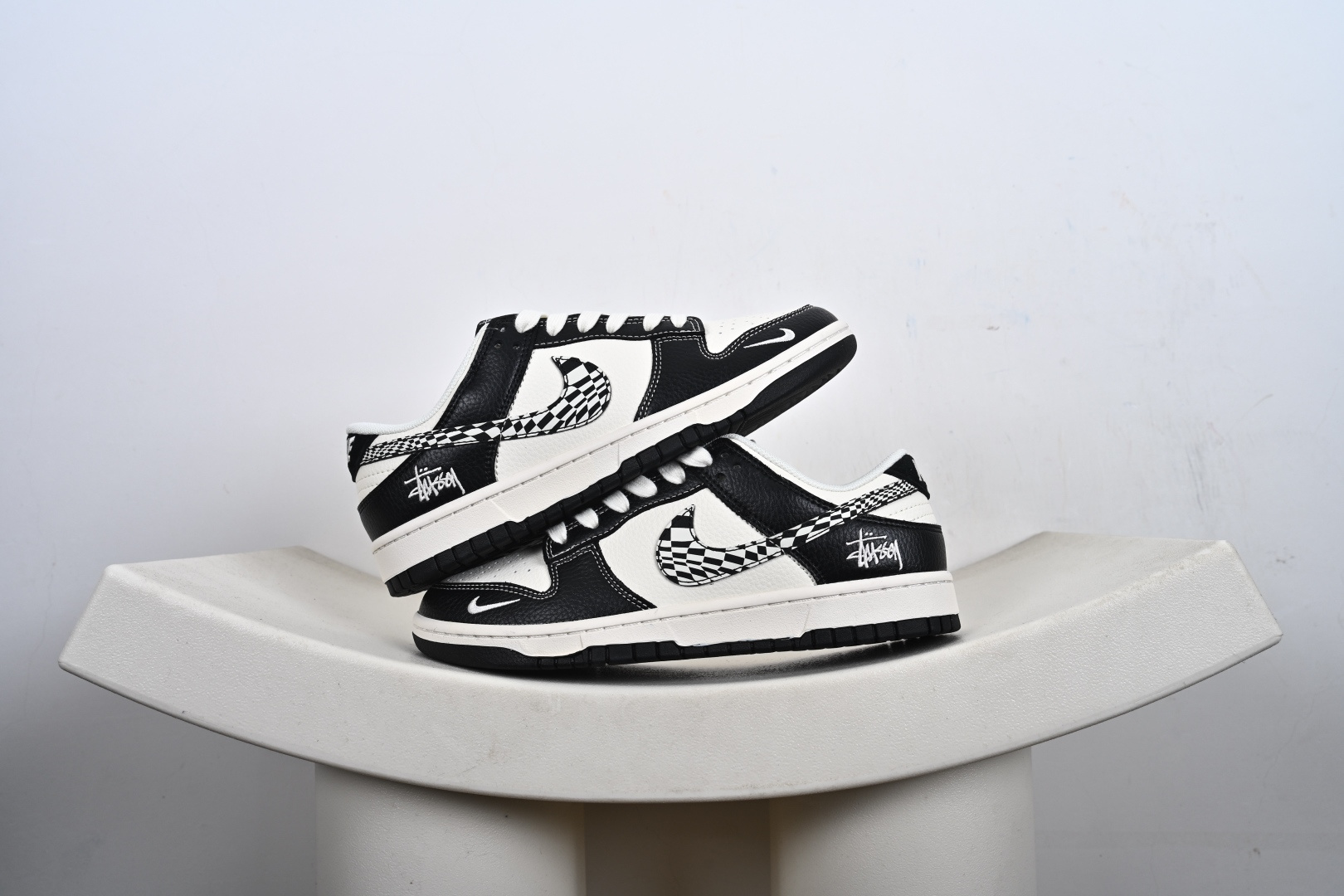 Nike SB Dunk Low 斯图西联名 QW5836-029