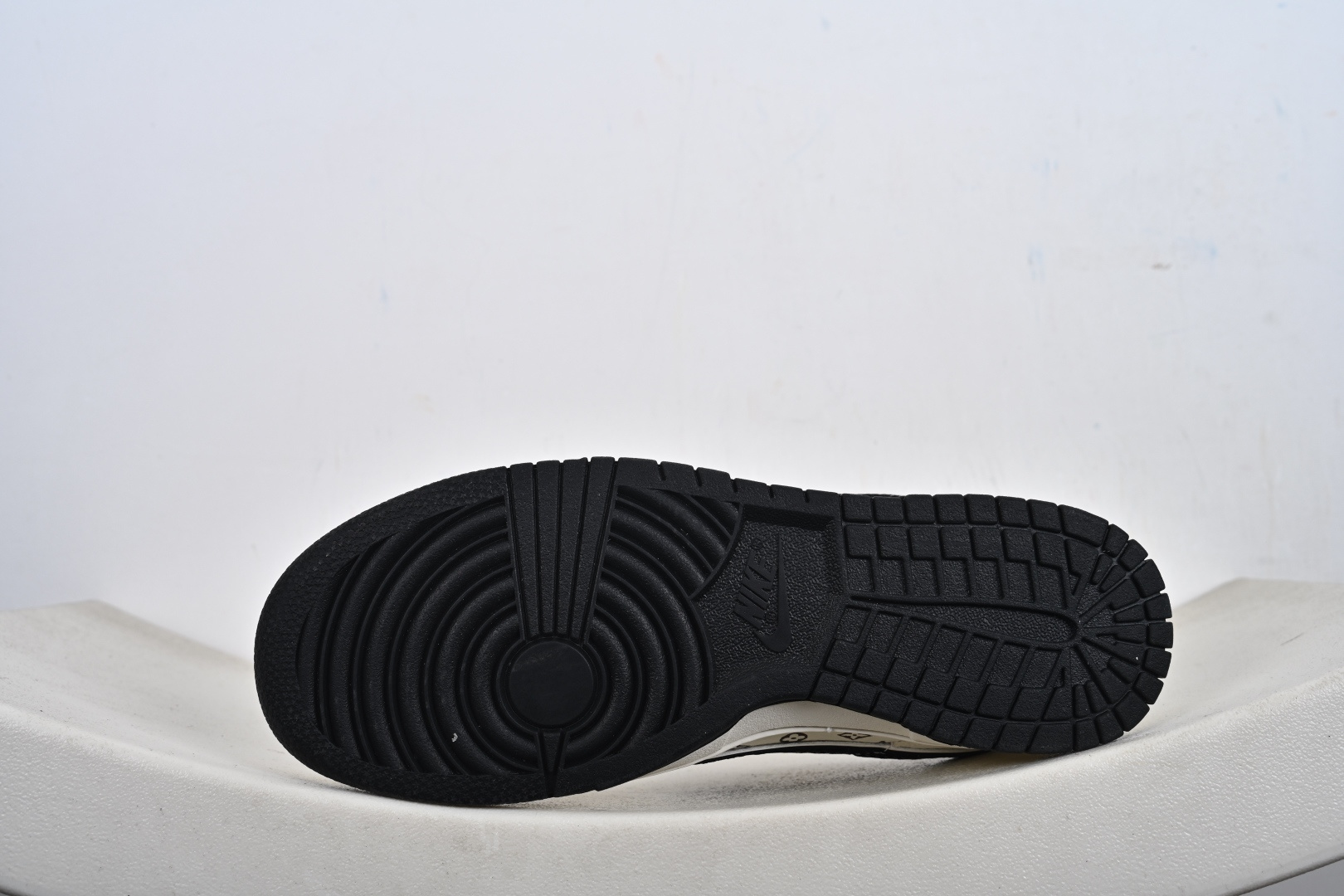 Nike SB Dunk Low LV联名 MN1688-105