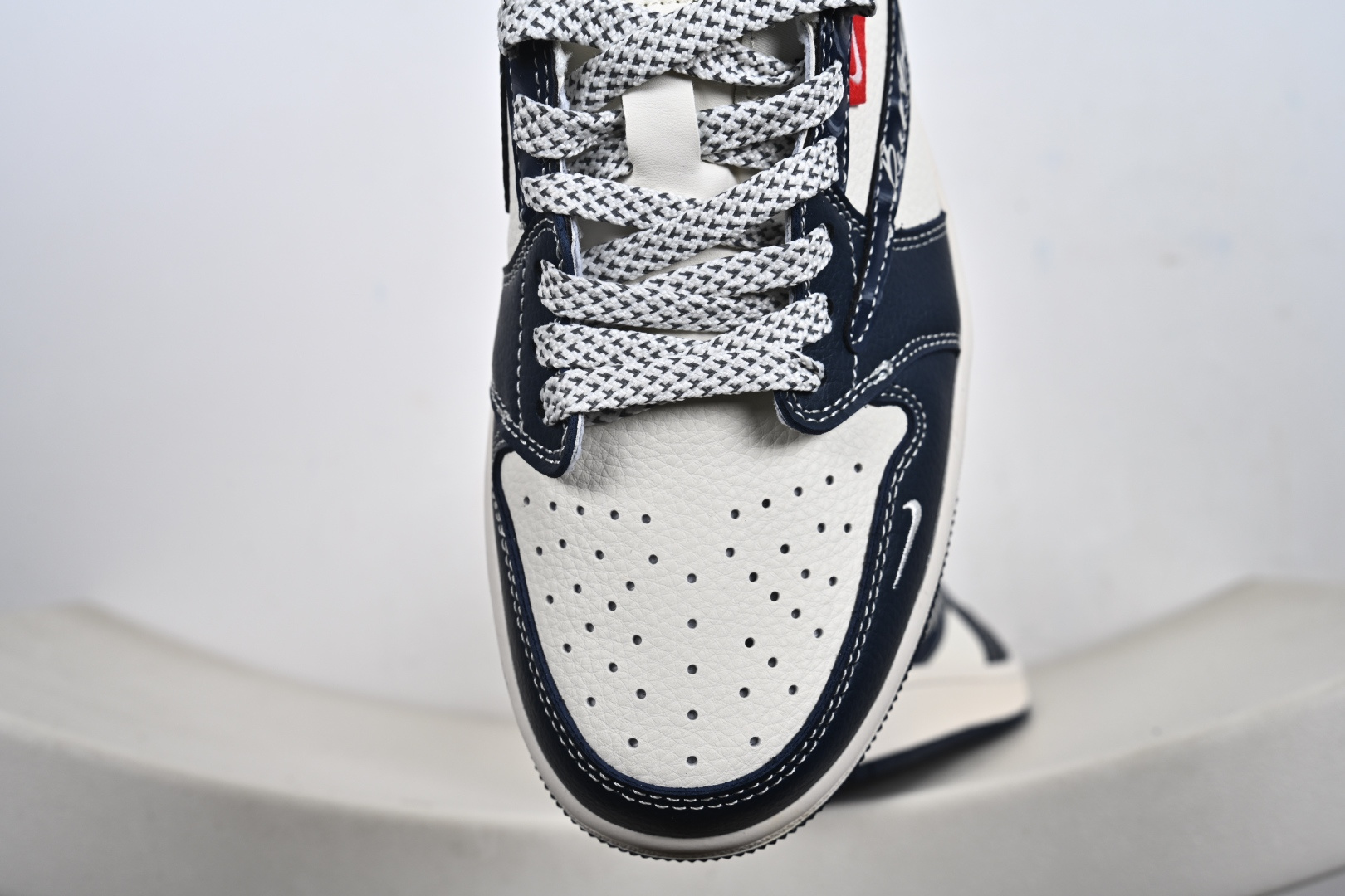 Nike Air Jordan 1 x Travis Scott AJ1倒勾 乔一倒钩 ‘DIY’定制 耐克 低帮文化篮球鞋 HS1239-002 Nike Air Jordan 1 x Travis Scott AJ1倒勾 乔一倒钩 ‘DIY’定制 耐克 低帮文化篮球鞋 HS1239-002