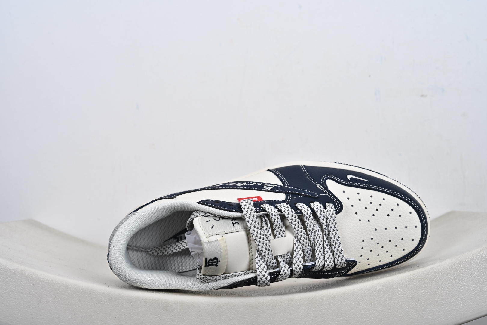 Nike Air Jordan 1 x Travis Scott AJ1倒勾 乔一倒钩 ‘DIY’定制 耐克 低帮文化篮球鞋 HS1239-002 Nike Air Jordan 1 x Travis Scott AJ1倒勾 乔一倒钩 ‘DIY’定制 耐克 低帮文化篮球鞋 HS1239-002