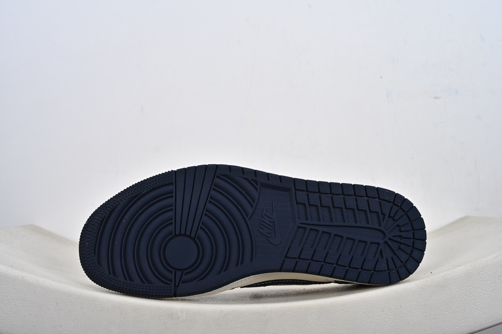 Nike Air Jordan 1 x Travis Scott AJ1倒勾 乔一倒钩 ‘DIY’定制 耐克 低帮文化篮球鞋 HS1239-002 Nike Air Jordan 1 x Travis Scott AJ1倒勾 乔一倒钩 ‘DIY’定制 耐克 低帮文化篮球鞋 HS1239-002