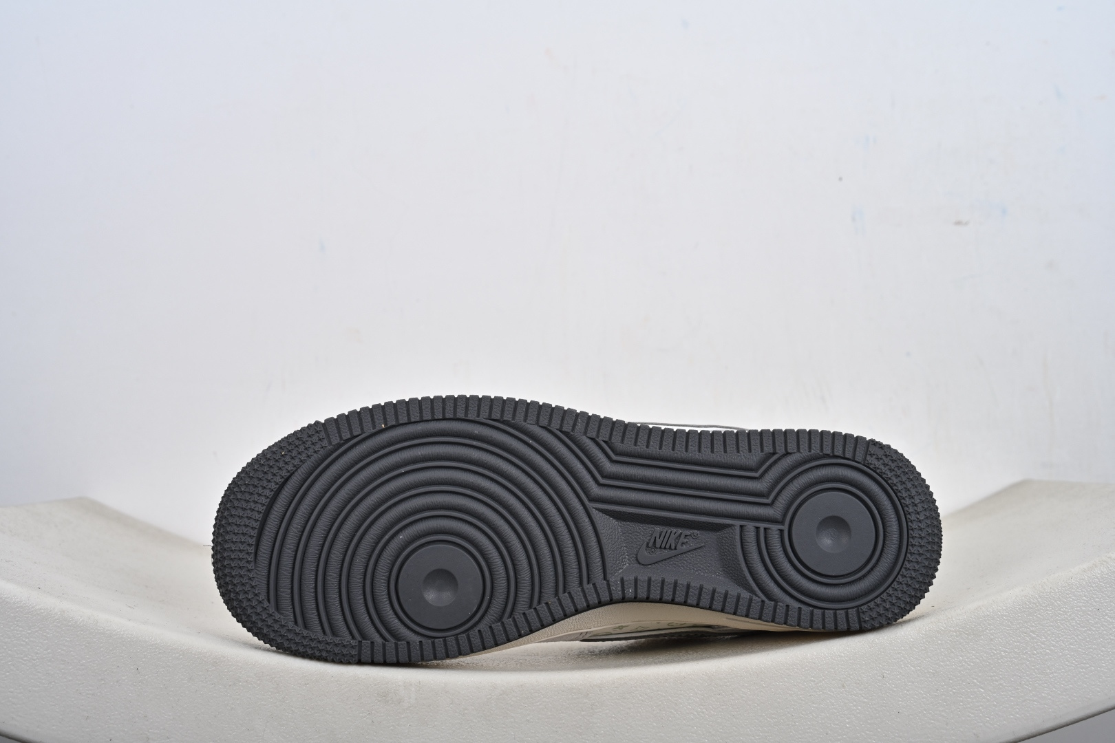 定制版Nike Air Force 1'07 Low 联名款 浅灰色磨砂 空军一号低帮休闲板鞋 CX5050-Y48