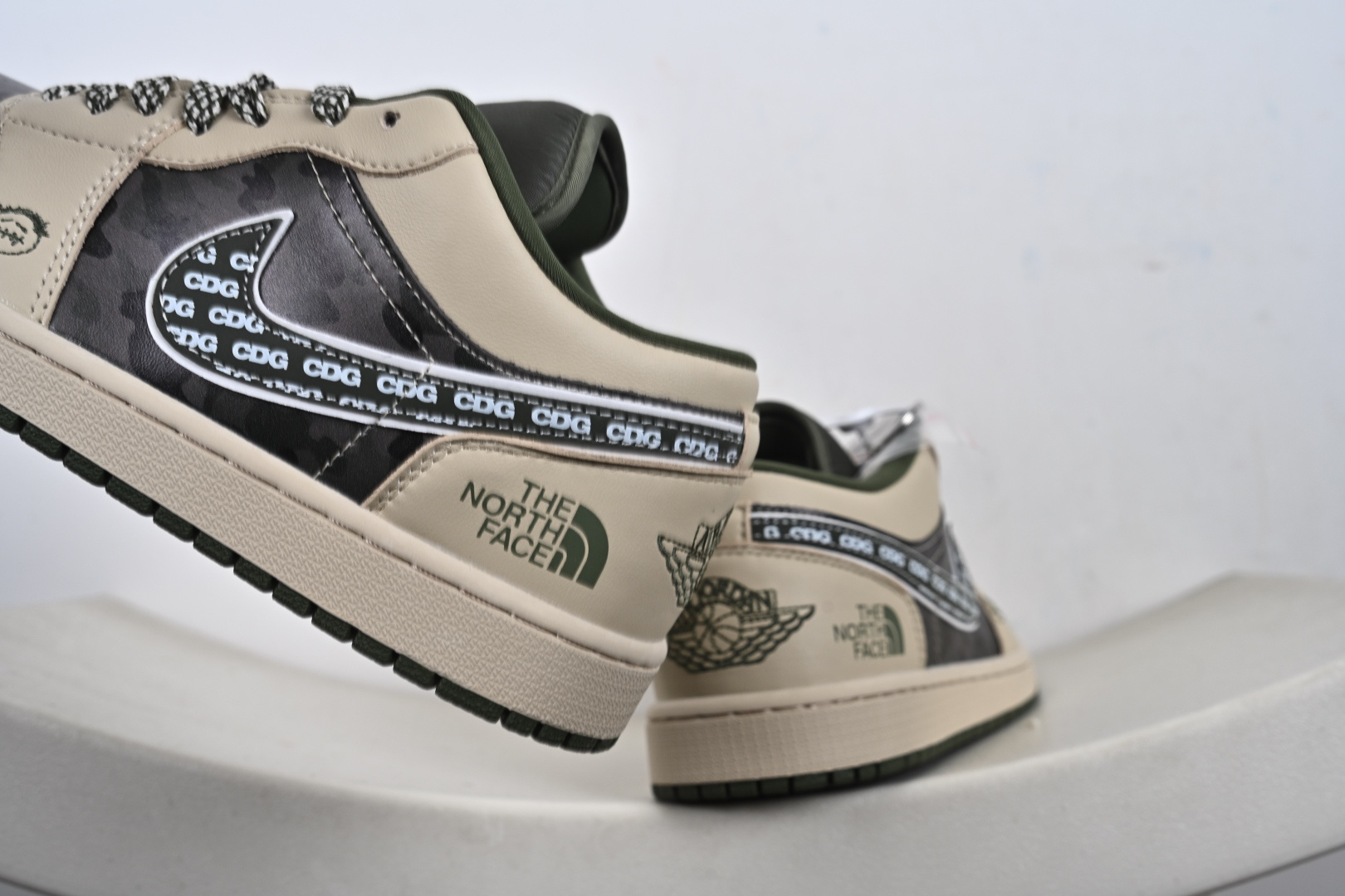 260 定制版Air Jordan 1 Low x 北面 x CDG 联名款 QG1988-017