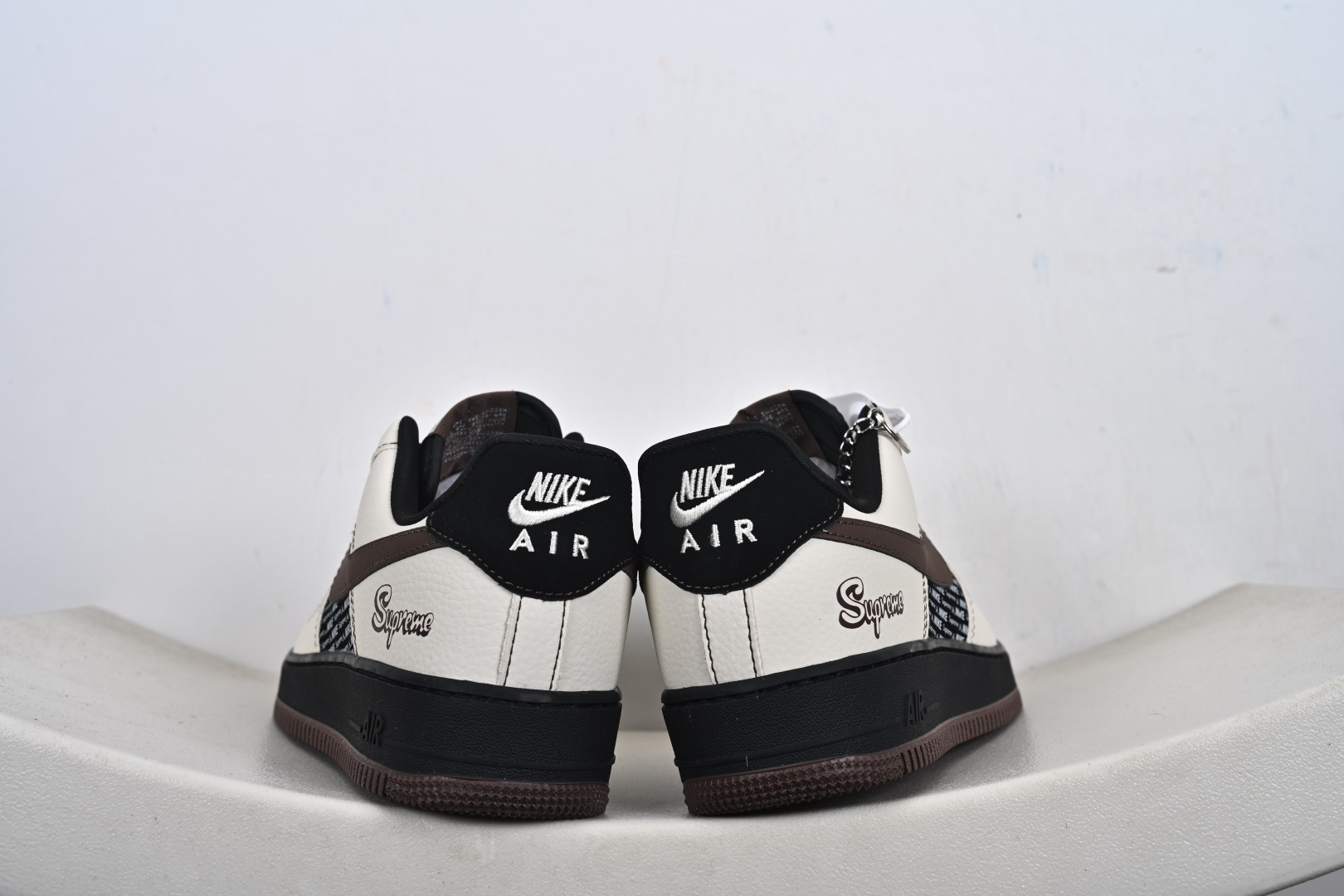 高端定制Nike Air Force 1 '07 Low “Superme联名------ 米白黑棕” 高端定制 低帮休闲板鞋 KD1688-004
