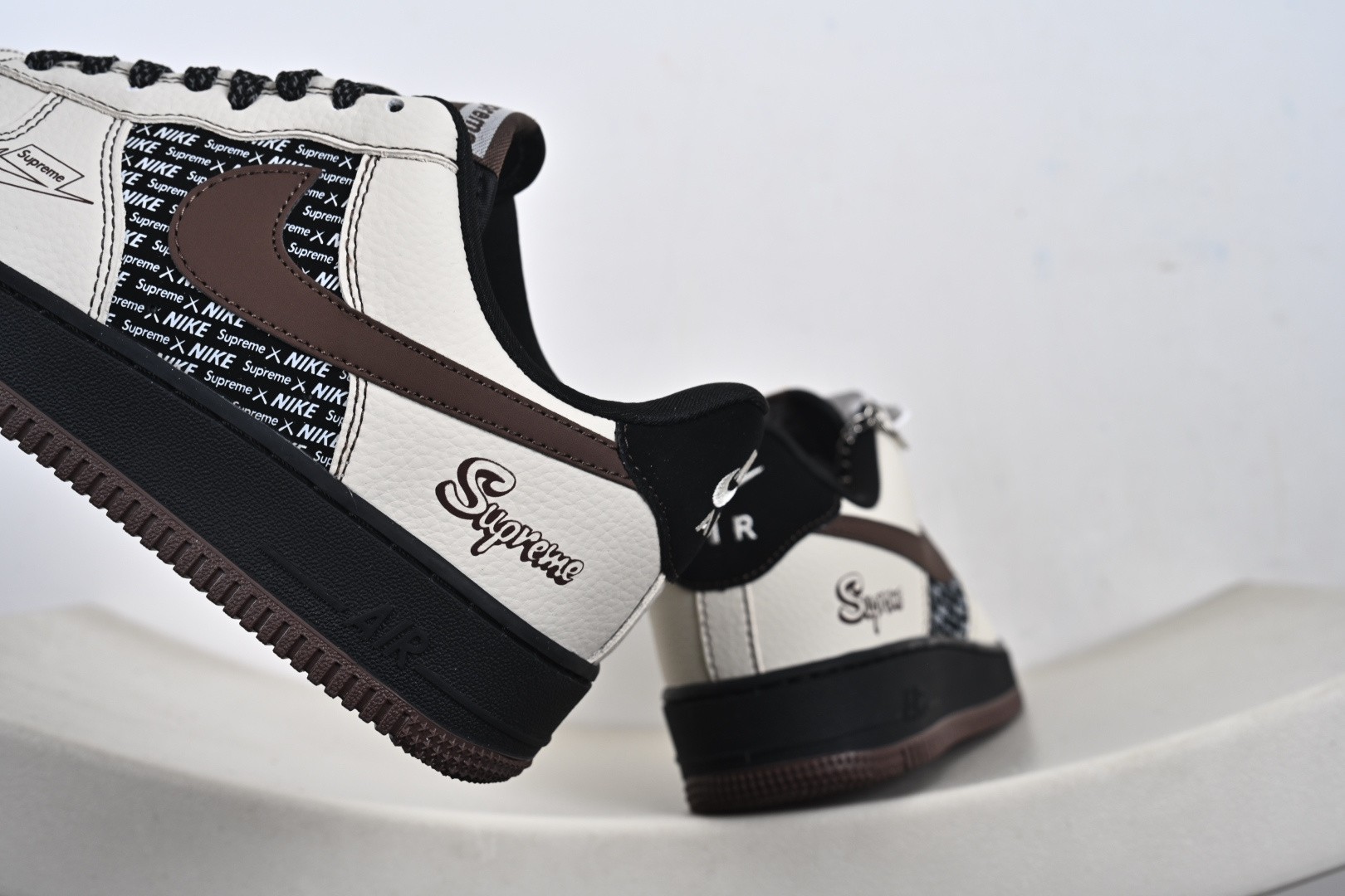 高端定制Nike Air Force 1 '07 Low “Superme联名------ 米白黑棕” 高端定制 低帮休闲板鞋 KD1688-004