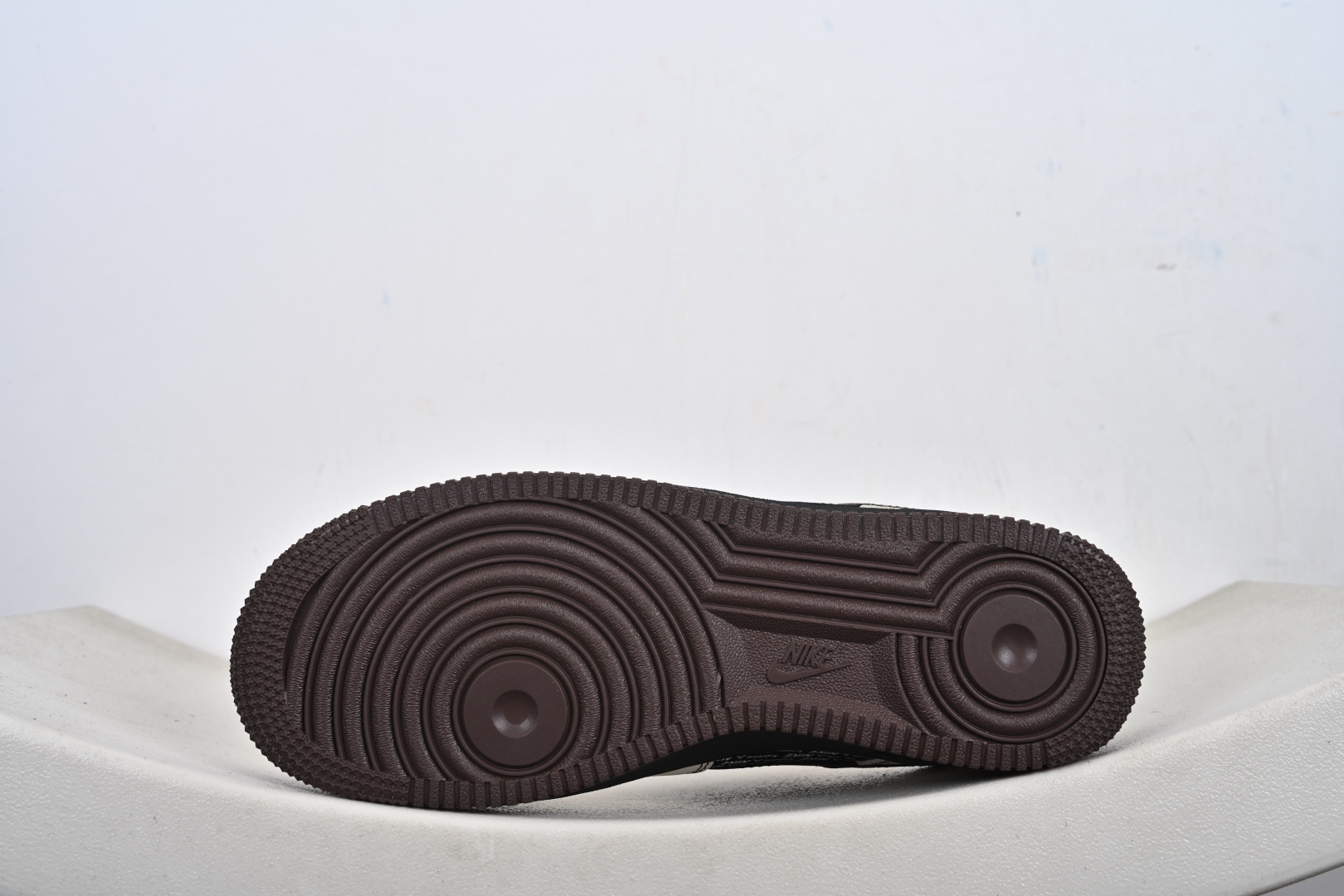 高端定制Nike Air Force 1 '07 Low “Superme联名------ 米白黑棕” 高端定制 低帮休闲板鞋 KD1688-004