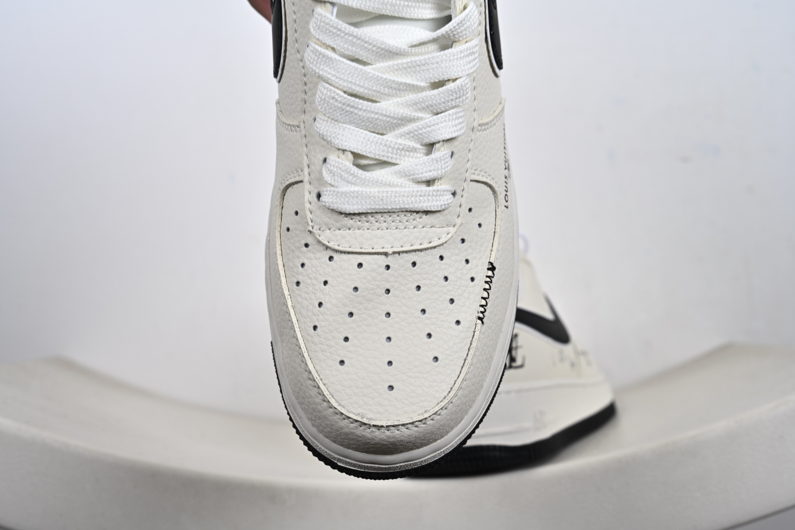 定制版Nike Air Force 1'07 Low 联名 车线米黑勾 空军一号低帮休闲板鞋 LD1999-001