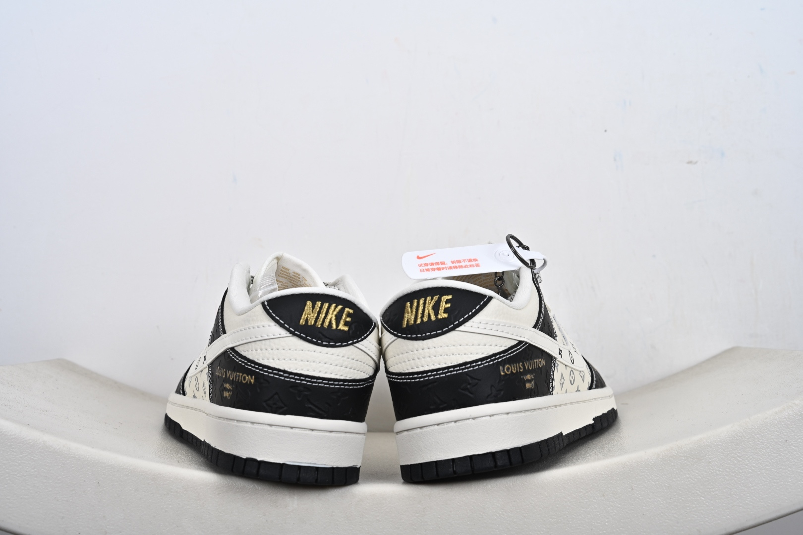 定制版Nike SB Dunk Low“ LV联名—米黑金标” 周年高端定制 低帮休闲板鞋 MN1688-106