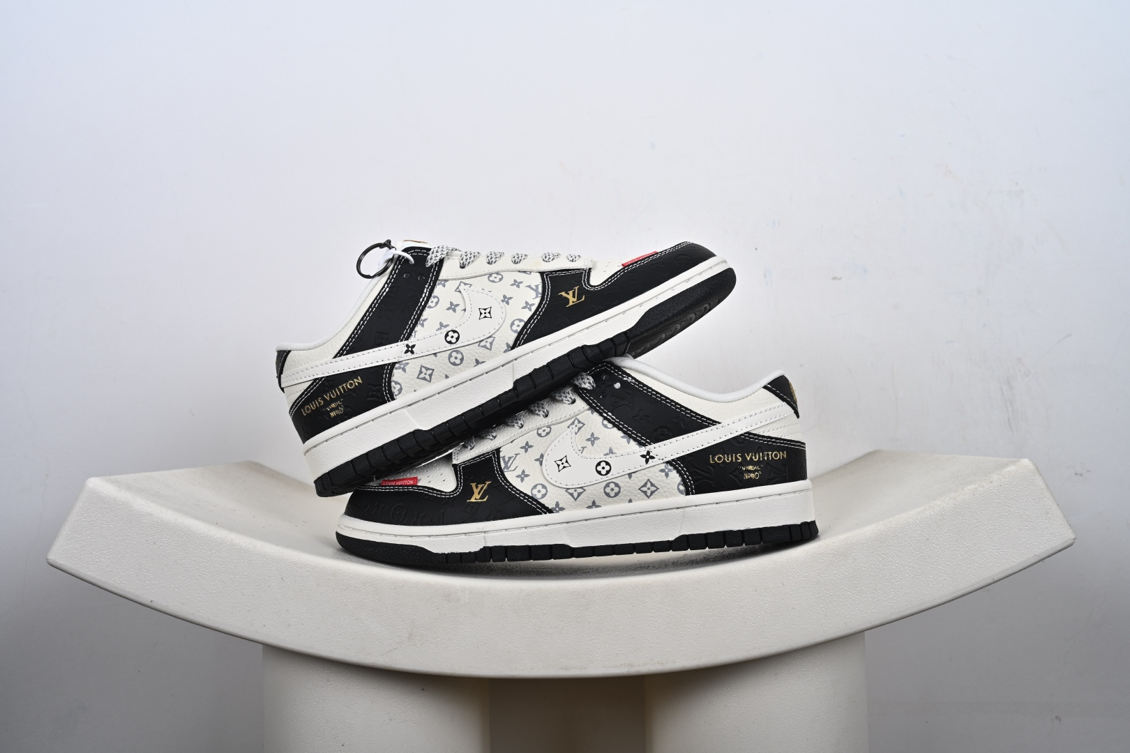 定制版Nike SB Dunk Low“ LV联名—米黑金标” 周年高端定制 低帮休闲板鞋 MN1688-106