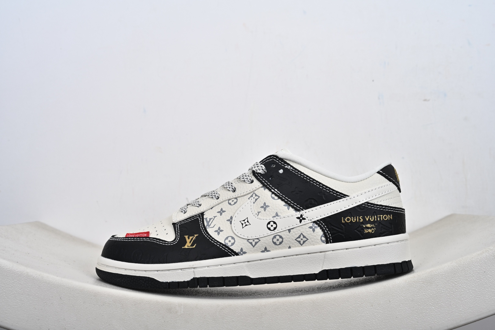 定制版Nike SB Dunk Low“ LV联名—米黑金标” 周年高端定制 低帮休闲板鞋 MN1688-106