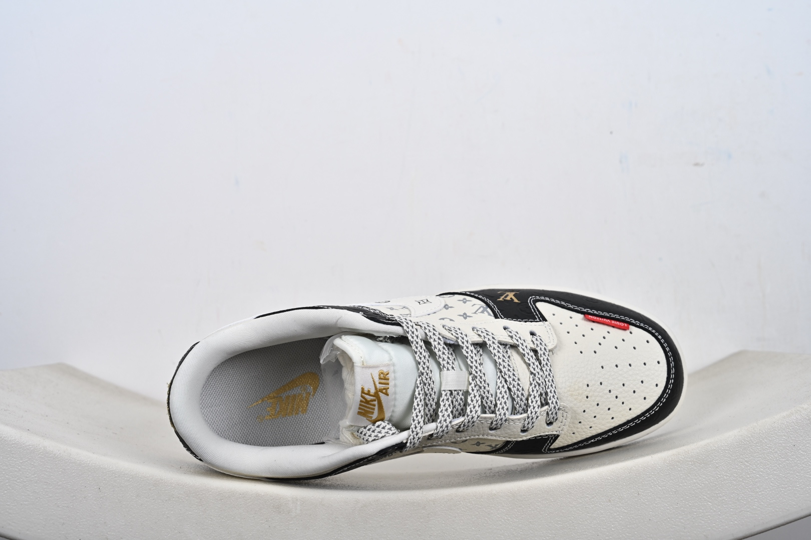 定制版Nike SB Dunk Low“ LV联名—米黑金标” 周年高端定制 低帮休闲板鞋 MN1688-106