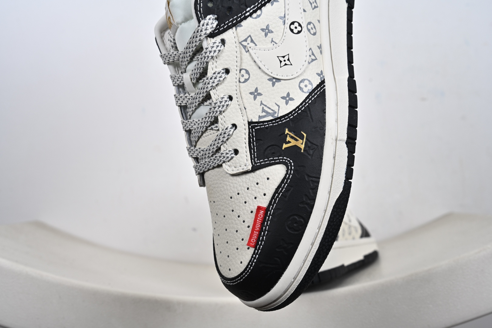 定制版Nike SB Dunk Low“ LV联名—米黑金标” 周年高端定制 低帮休闲板鞋 MN1688-106