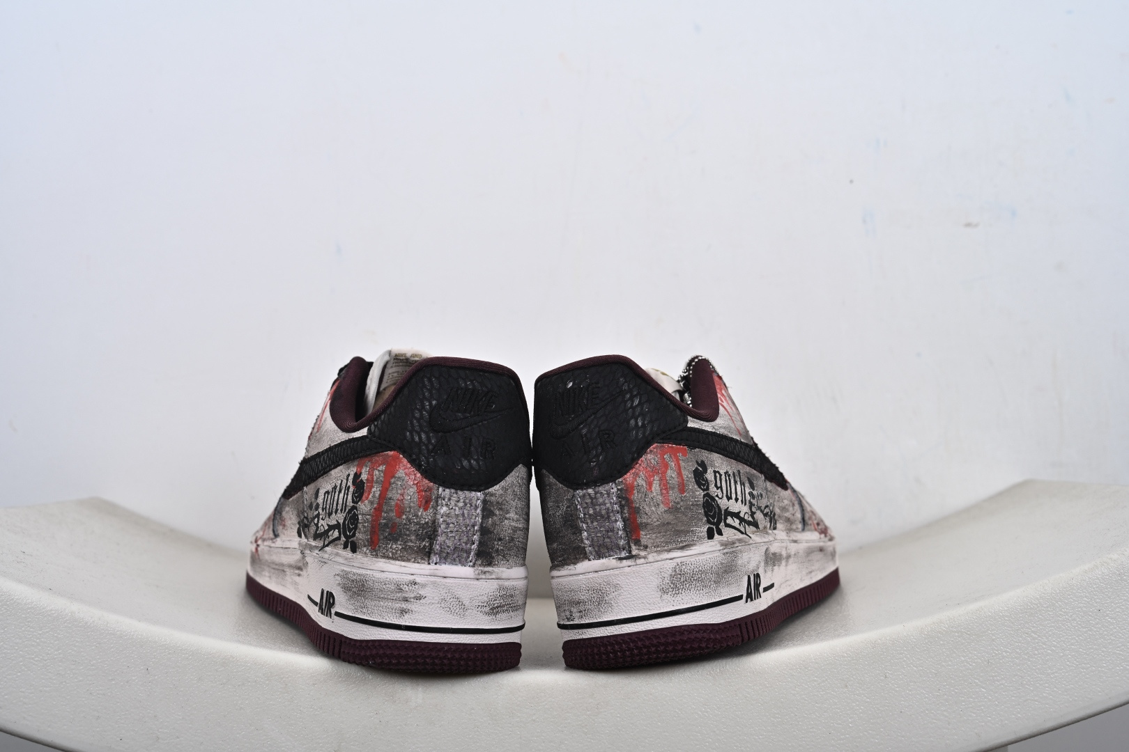 240 定制版手绘涂鸦“哥特血痕”Nike Air Force 1 “Gothic Bloodstains”空军一号定制板鞋 XL2132-888-Chinese UA Cheap High Quatity Brand Clothes Bags handbags Sneakers wholesale wholesaler seller from China Factory suppliers Fashion Clothing Shoes best Quality Beautiful Price 240 定制版手绘涂鸦“哥特血痕”Nike Air Force 1 “Gothic Bloodstains”空军一号定制板鞋 XL2132-888