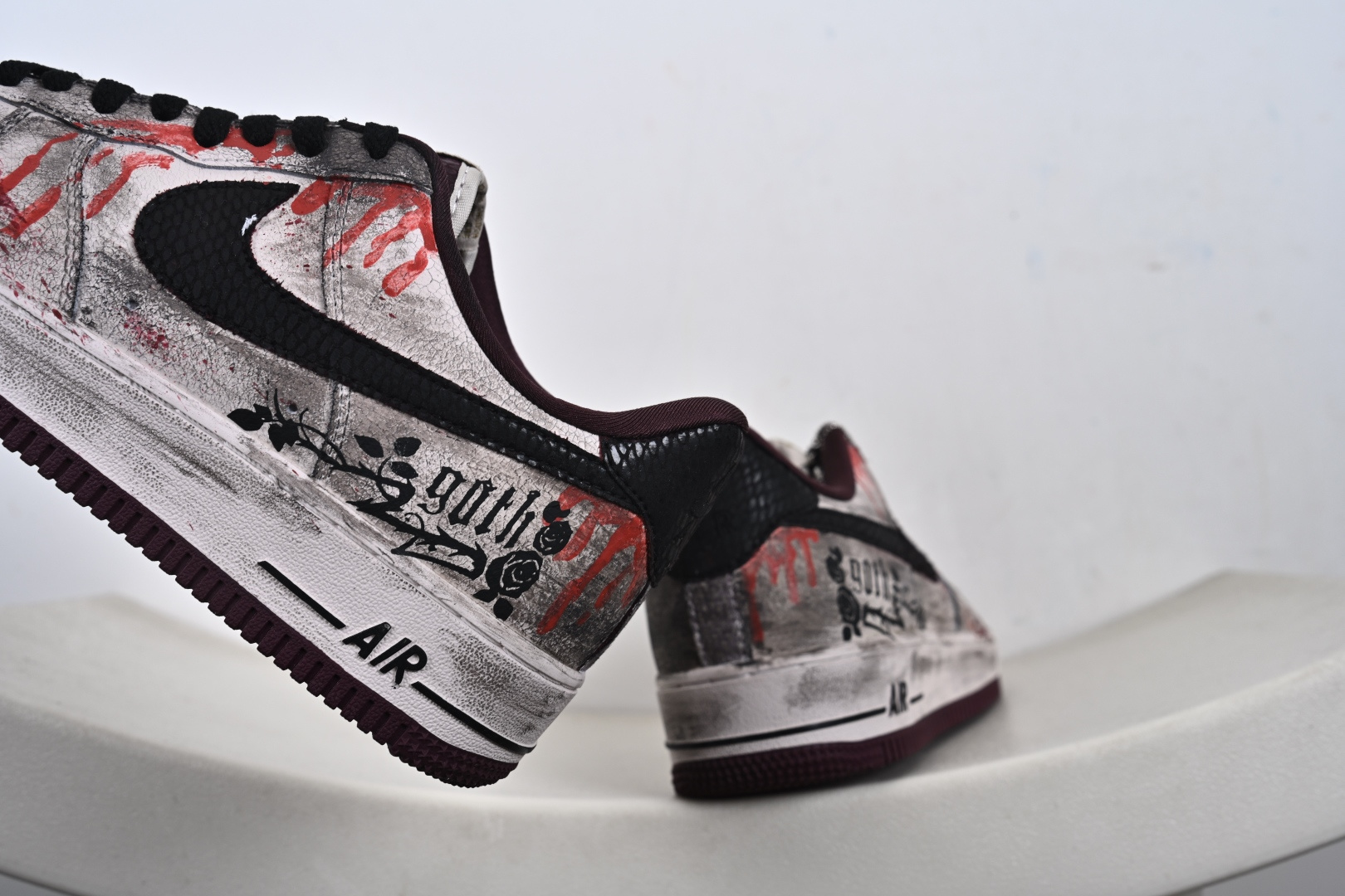 240 定制版手绘涂鸦“哥特血痕”Nike Air Force 1 “Gothic Bloodstains”空军一号定制板鞋 XL2132-888-Chinese UA Cheap High Quatity Brand Clothes Bags handbags Sneakers wholesale wholesaler seller from China Factory suppliers Fashion Clothing Shoes best Quality Beautiful Price 240 定制版手绘涂鸦“哥特血痕”Nike Air Force 1 “Gothic Bloodstains”空军一号定制板鞋 XL2132-888