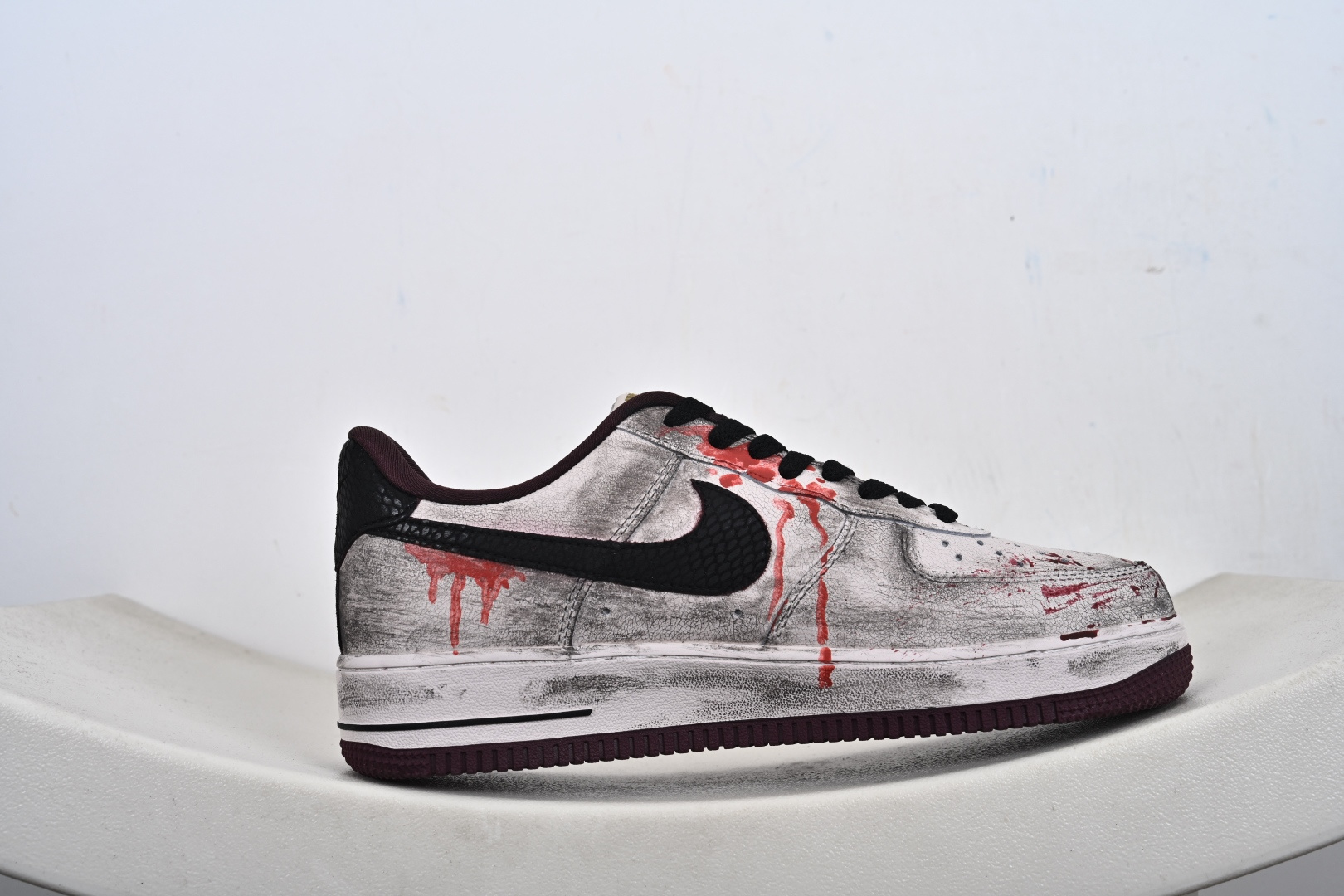 240 定制版手绘涂鸦“哥特血痕”Nike Air Force 1 “Gothic Bloodstains”空军一号定制板鞋 XL2132-888-Chinese UA Cheap High Quatity Brand Clothes Bags handbags Sneakers wholesale wholesaler seller from China Factory suppliers Fashion Clothing Shoes best Quality Beautiful Price 240 定制版手绘涂鸦“哥特血痕”Nike Air Force 1 “Gothic Bloodstains”空军一号定制板鞋 XL2132-888