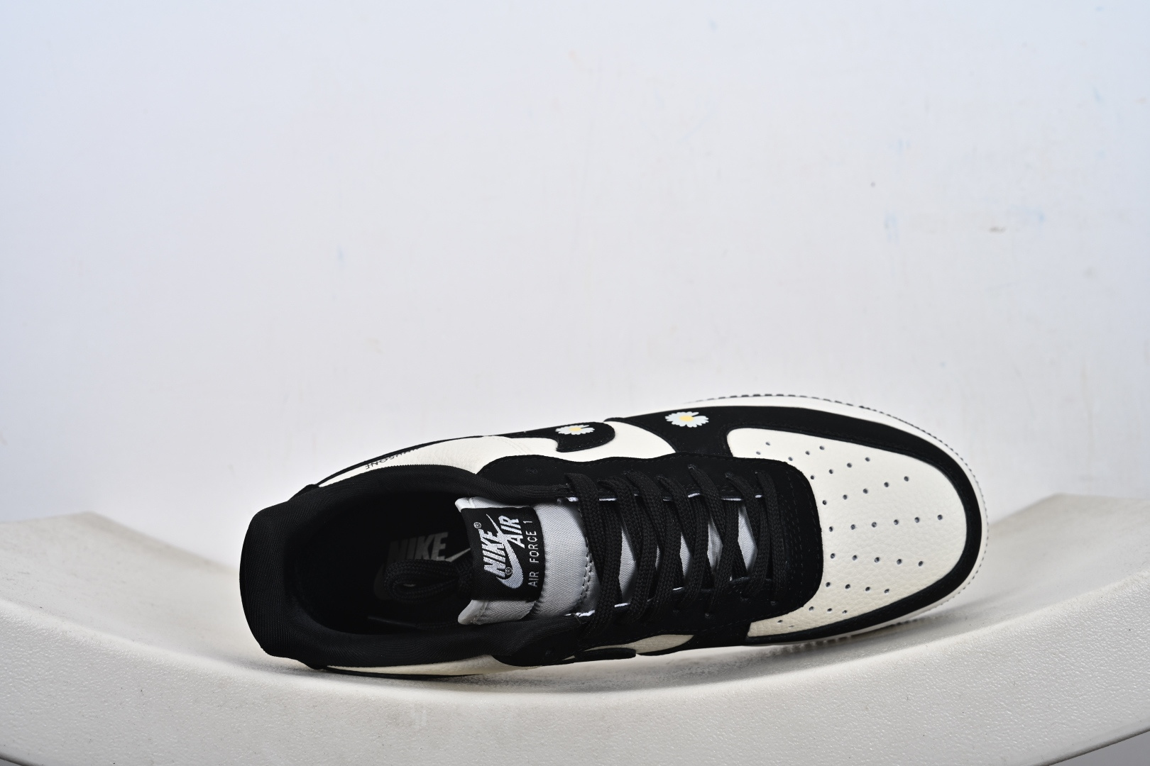 Nike Air Force 1 '07 Low “权志龙联名——雏菊米黑勾”空军一号 低帮 运动鞋 LD1999-002