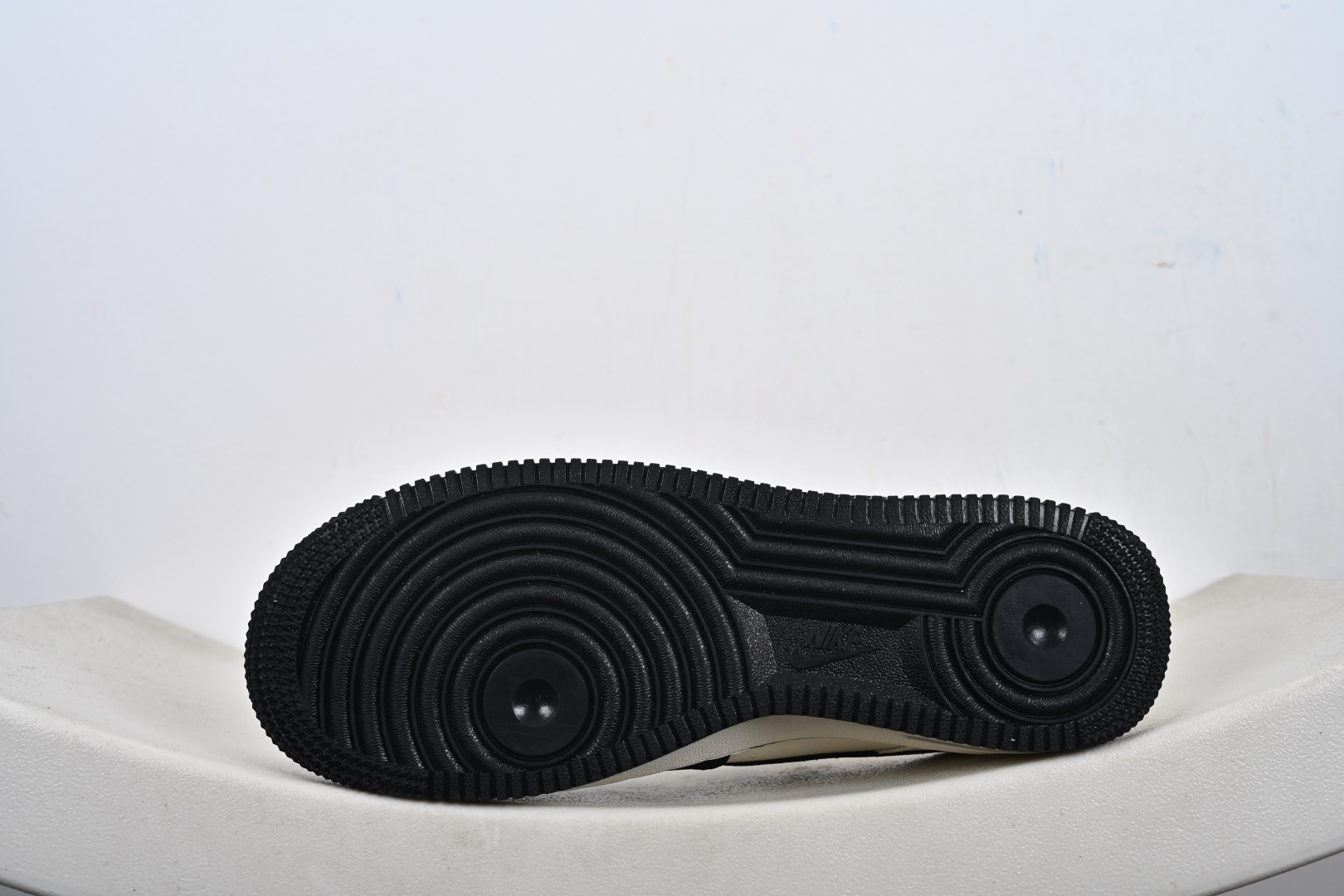 Nike Air Force 1 '07 Low “权志龙联名——雏菊米黑勾”空军一号 低帮 运动鞋 LD1999-002