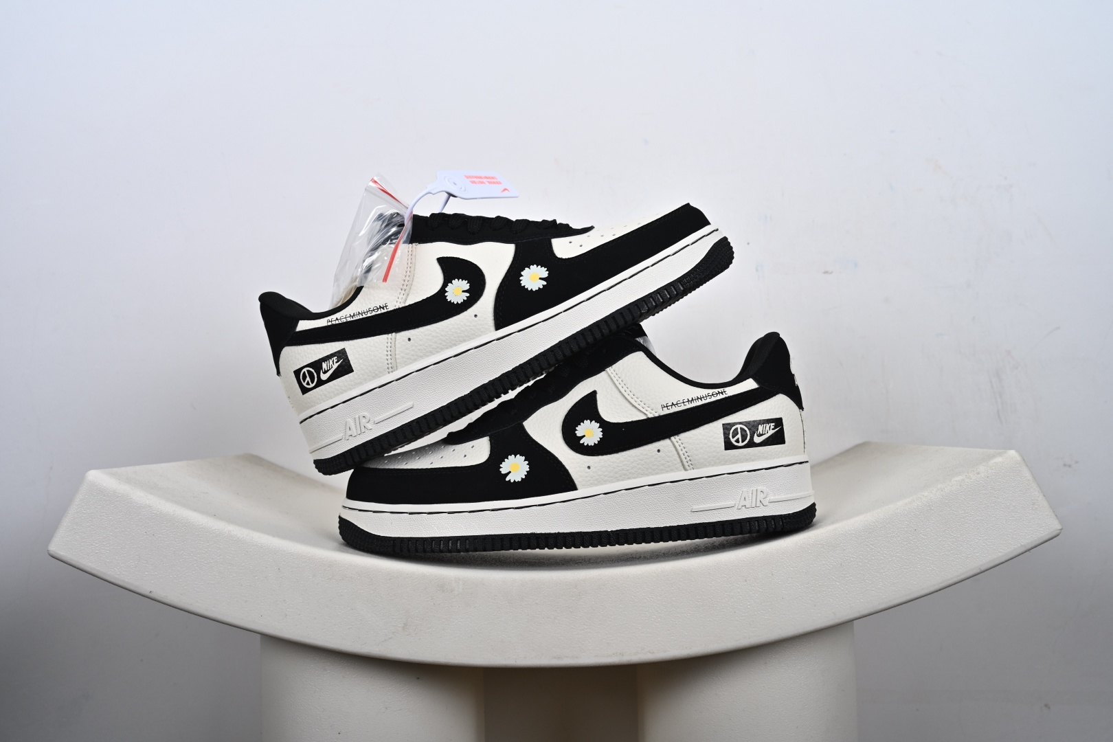 Nike Air Force 1 ’07 Low “权志龙联名——雏菊米黑勾”空军一号 低帮 运动鞋 LD1999-002