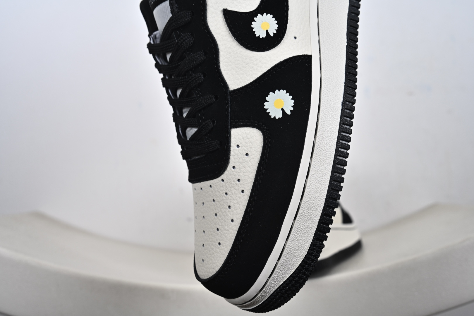 Nike Air Force 1 '07 Low “权志龙联名——雏菊米黑勾”空军一号 低帮 运动鞋 LD1999-002