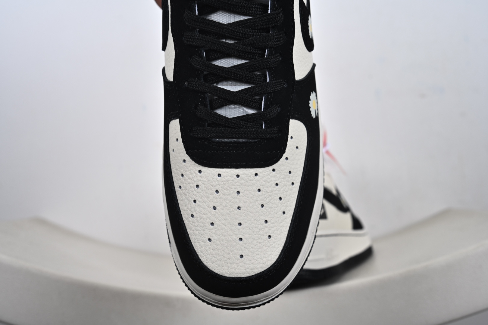 Nike Air Force 1 '07 Low “权志龙联名——雏菊米黑勾”空军一号 低帮 运动鞋 LD1999-002