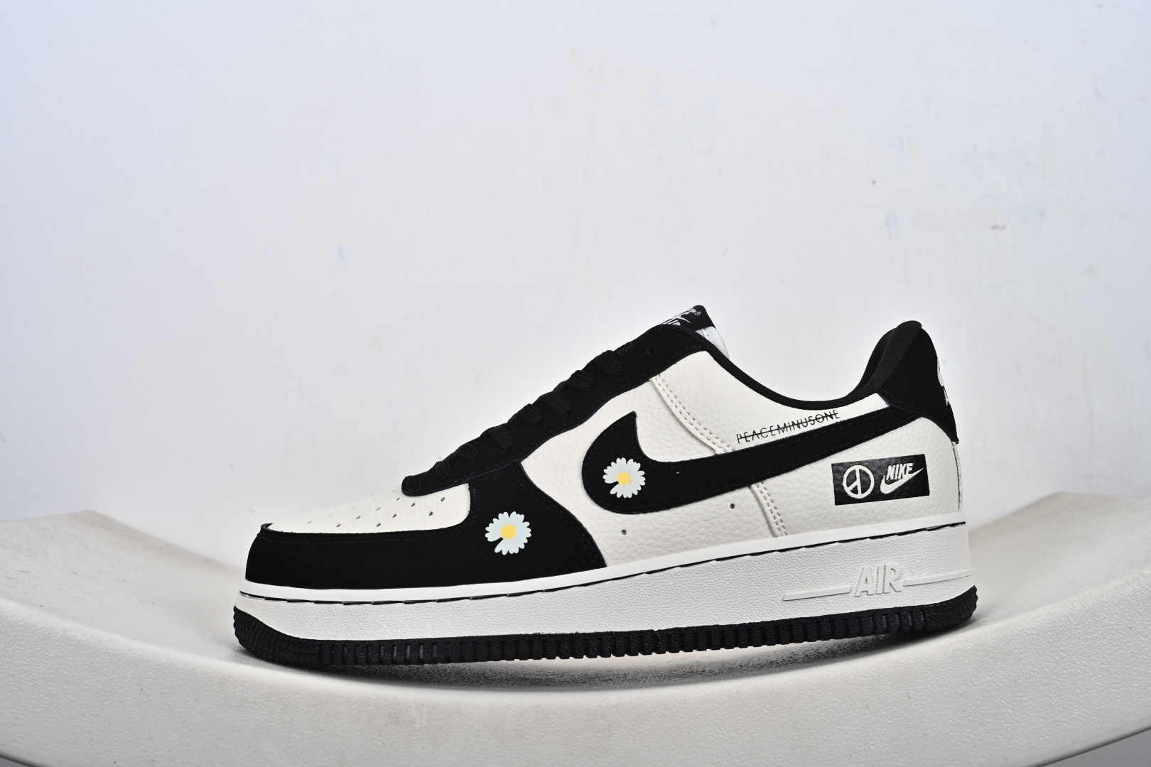 Nike Air Force 1 '07 Low “权志龙联名——雏菊米黑勾”空军一号 低帮 运动鞋 LD1999-002