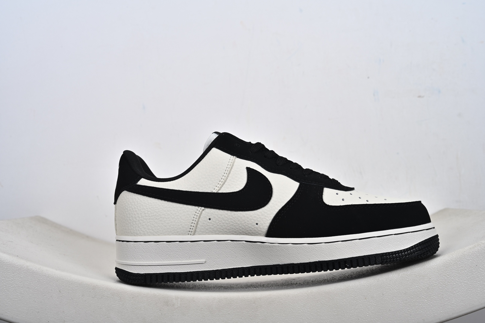Nike Air Force 1 '07 Low “权志龙联名——雏菊米黑勾”空军一号 低帮 运动鞋 LD1999-002