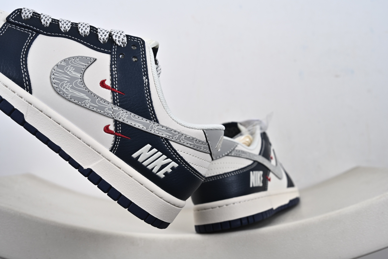 定制版Nike SB Dunk Low 高定端制 低休帮闲板鞋 HS1239-008