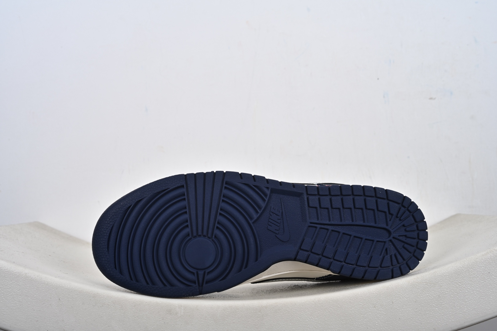 定制版Nike SB Dunk Low 高定端制 低休帮闲板鞋 HS1239-008