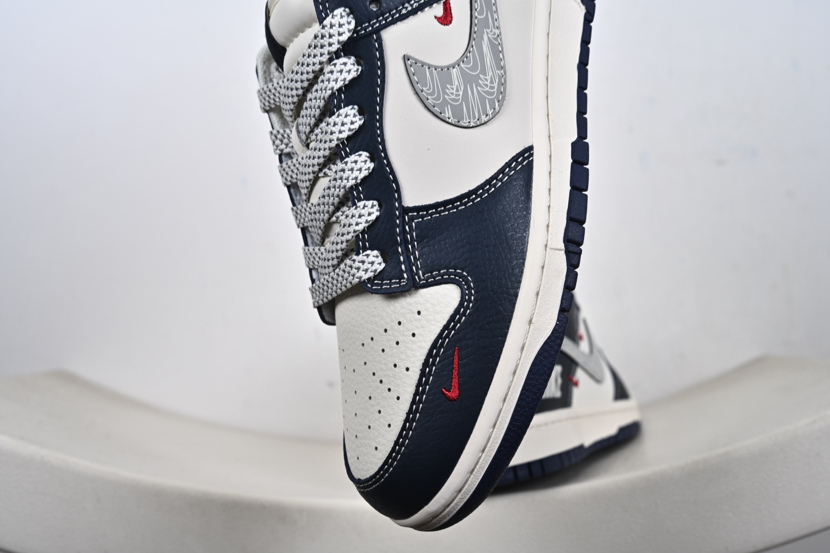 定制版Nike SB Dunk Low 高定端制 低休帮闲板鞋 HS1239-008