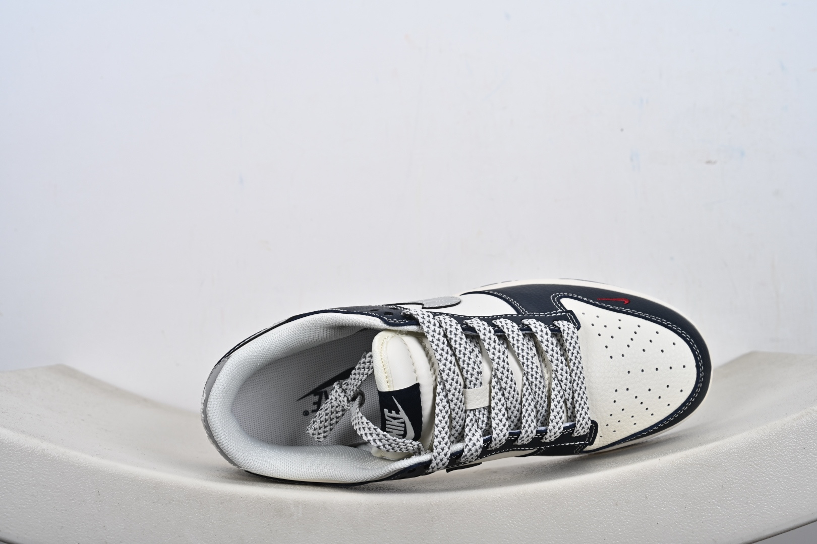 定制版Nike SB Dunk Low 高定端制 低休帮闲板鞋 HS1239-008