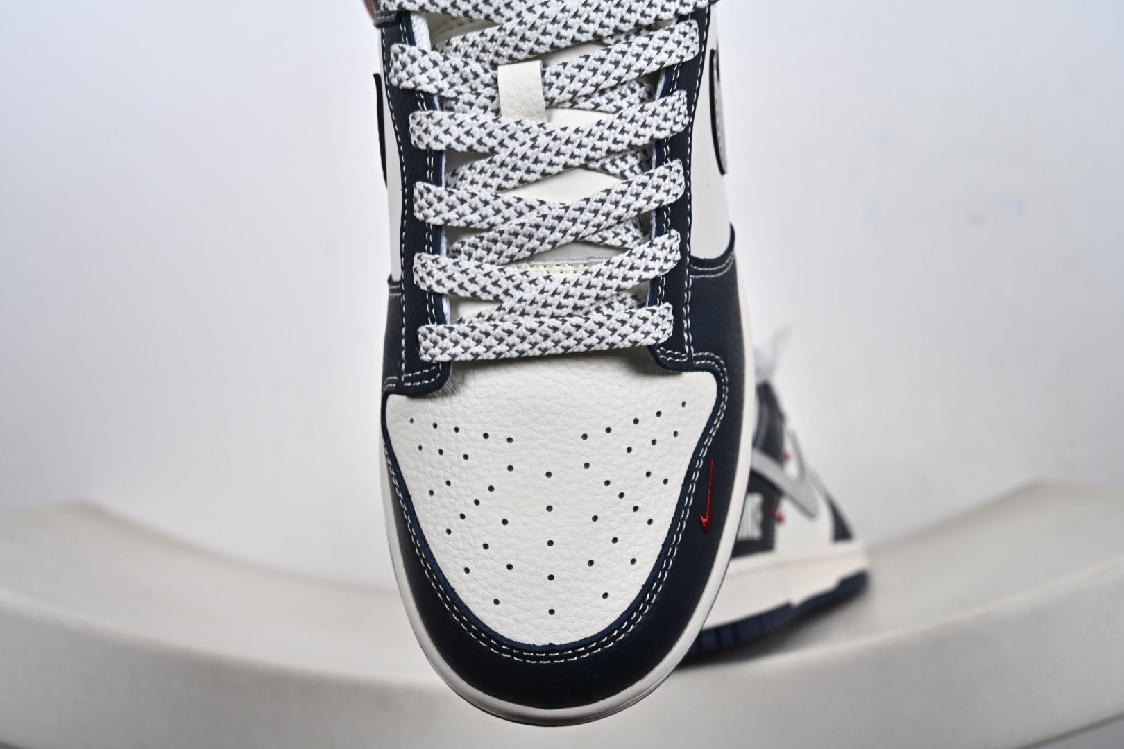 定制版Nike SB Dunk Low 高定端制 低休帮闲板鞋 HS1239-008