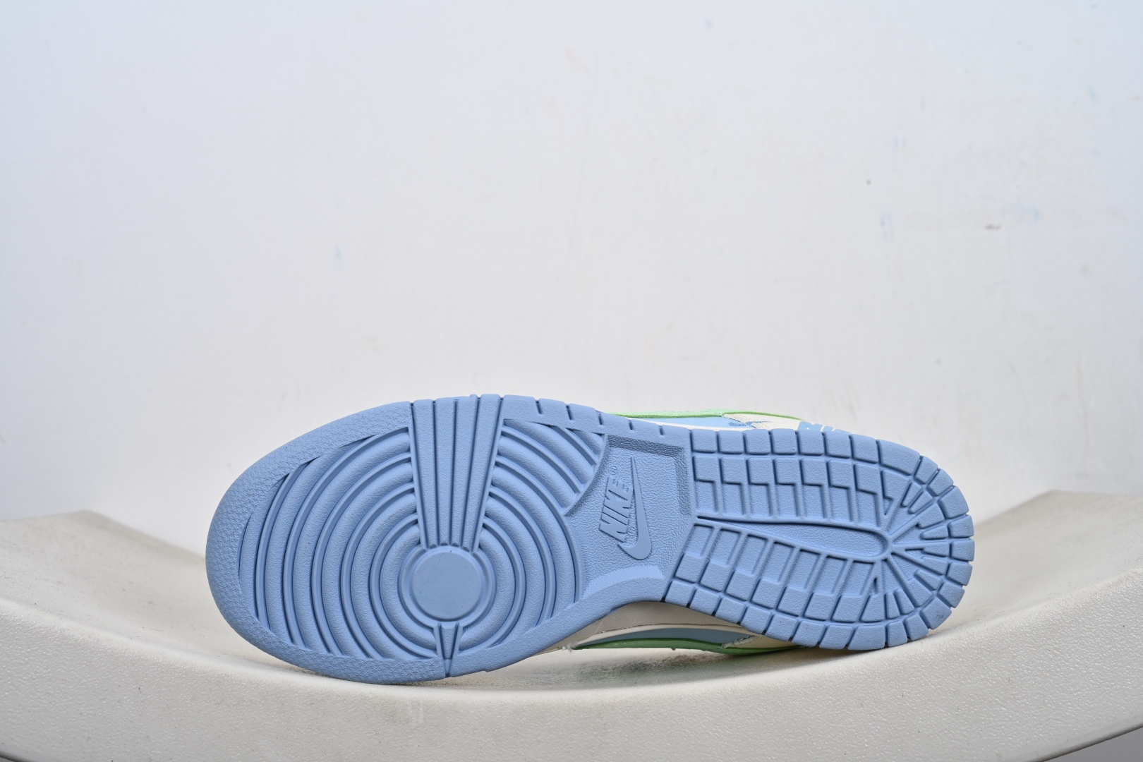 定制版Nike SB Dunk Low 高定端制 低休帮闲板鞋 HS1239-006