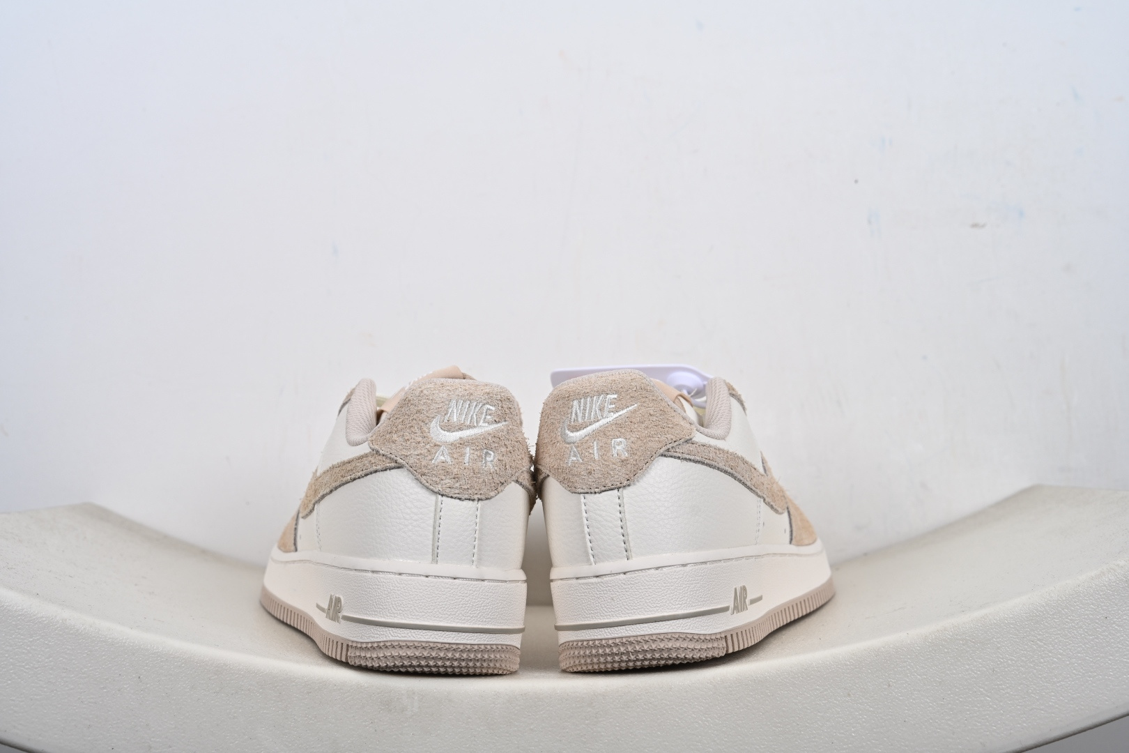 NIKE AIR FORCE 1‘07 LV8 HQ3905-001