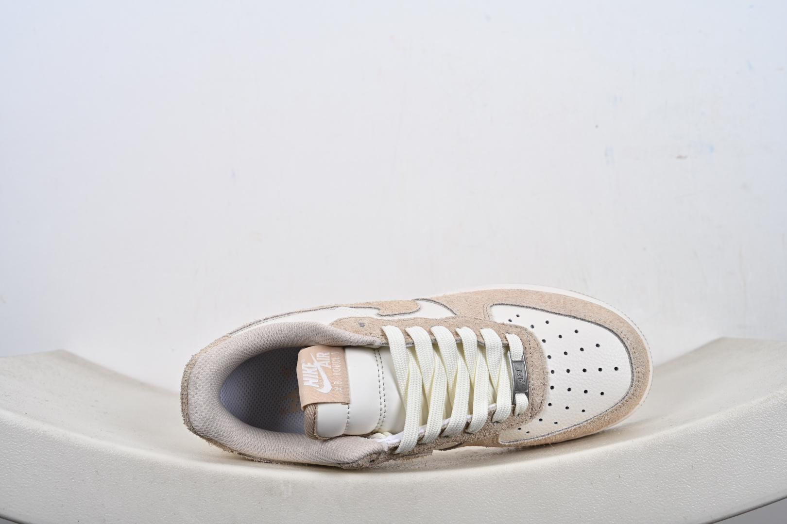 NIKE AIR FORCE 1‘07 LV8 HQ3905-001