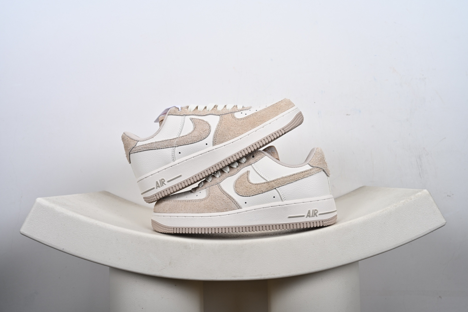 NIKE AIR FORCE 1‘07 LV8 HQ3905-001