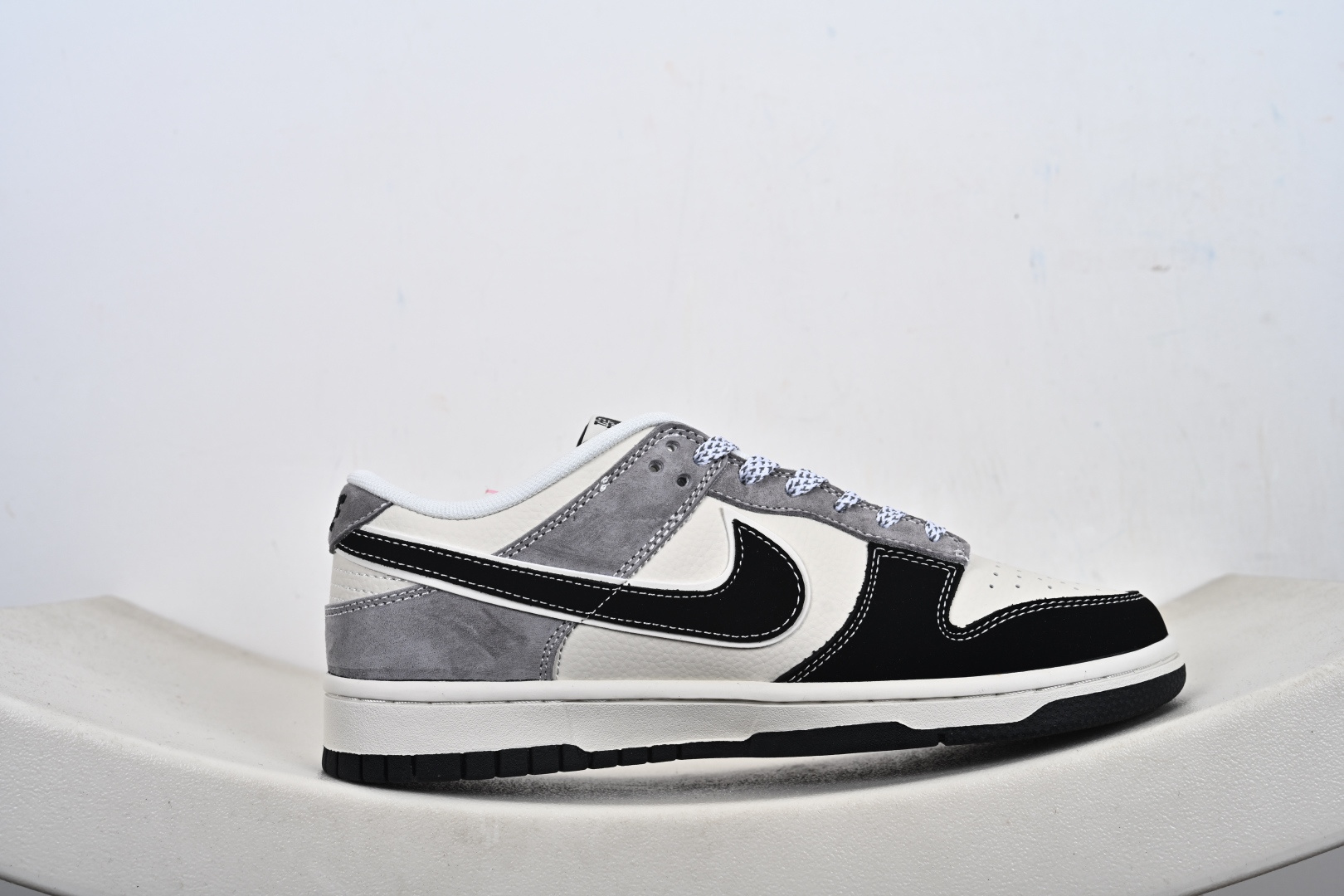 260 定制版Nike Dunk Low Retro 北面联名 周年高端定制 低帮休闲板鞋 DN3168-010-Chinese UA Cheap High Quatity Brand Clothes Bags handbags Sneakers wholesale wholesaler seller from China Factory suppliers Fashion Clothing Shoes best Quality Beautiful Price 260 定制版Nike Dunk Low Retro 北面联名 周年高端定制 低帮休闲板鞋 DN3168-010