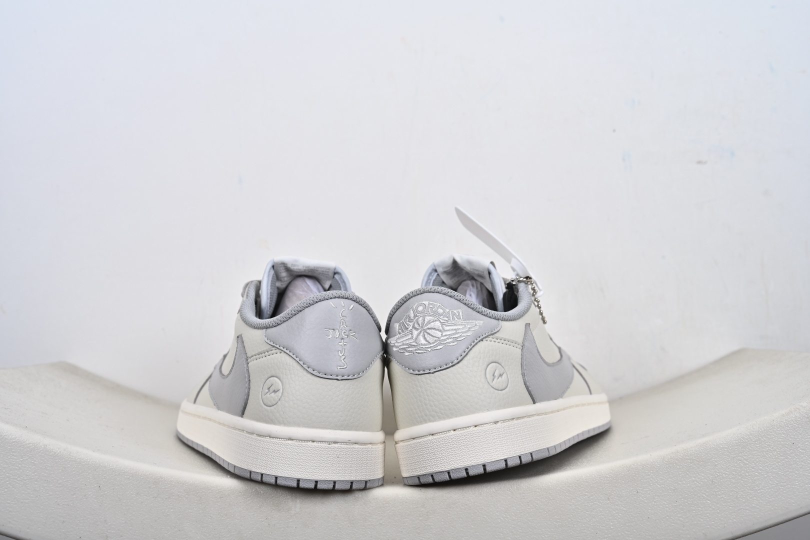 高端定制 Fragment design x Jordan 1 Low 闪电联名 倒勾低帮休闲版本 LK1099-062